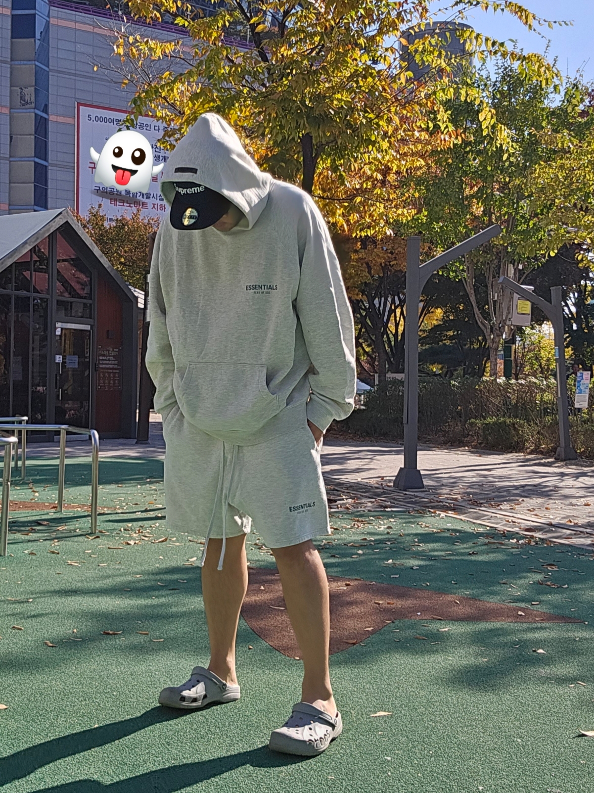 Essentials The Core Collection Pullover Hoodie Oatmeal, Essentials The Core Collection Sweatshorts Oatmeal 착용 스타일