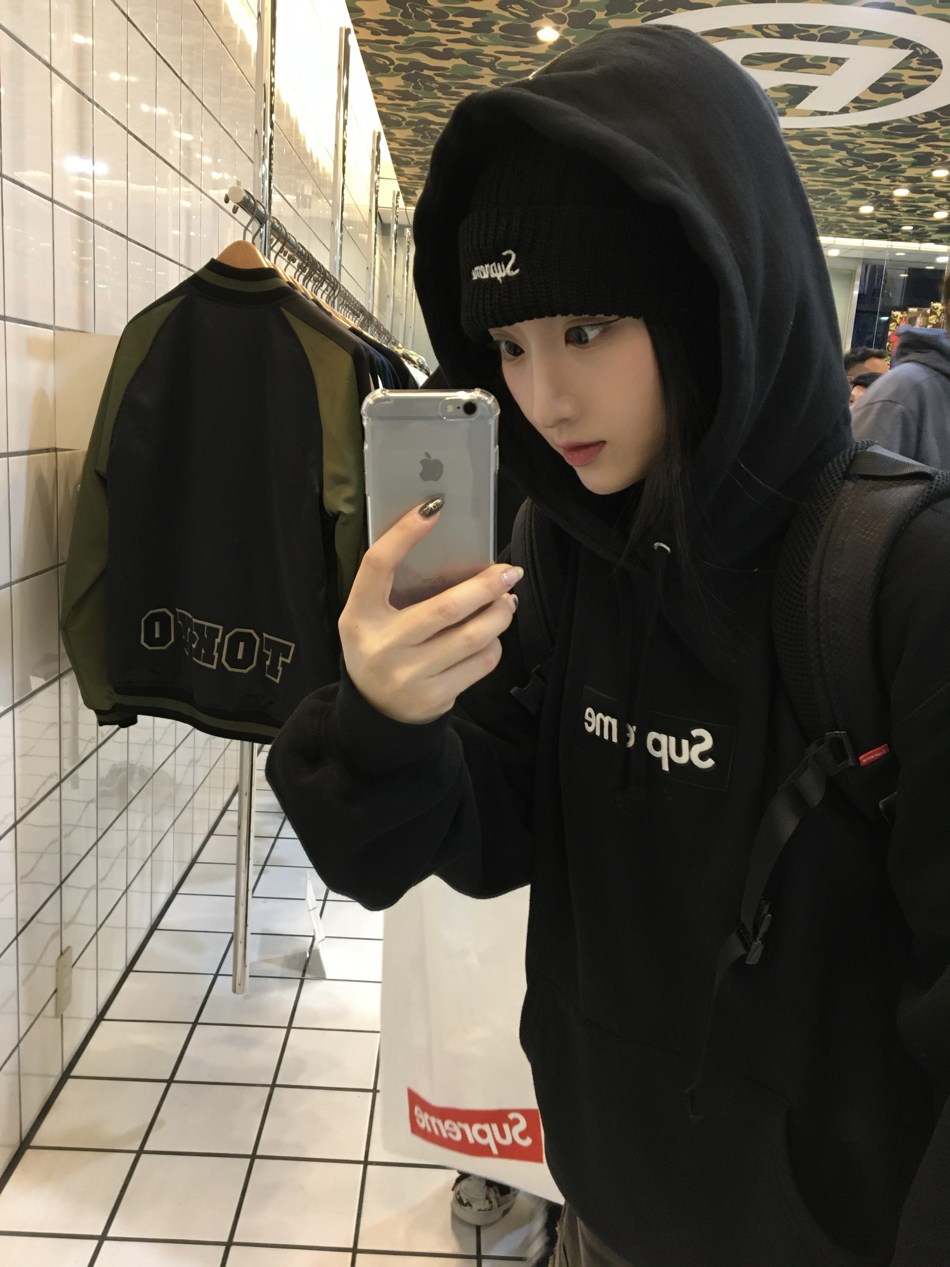 Supreme Box Logo Hooded Sweatshirt Black - 23FW, Supreme Loose Gauge Beanie Black 착용 스타일