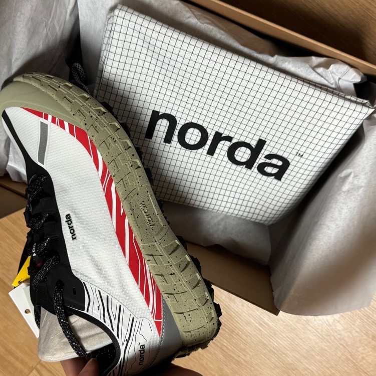 Norda x Ray Zahab 001 Magma 착용 스타일