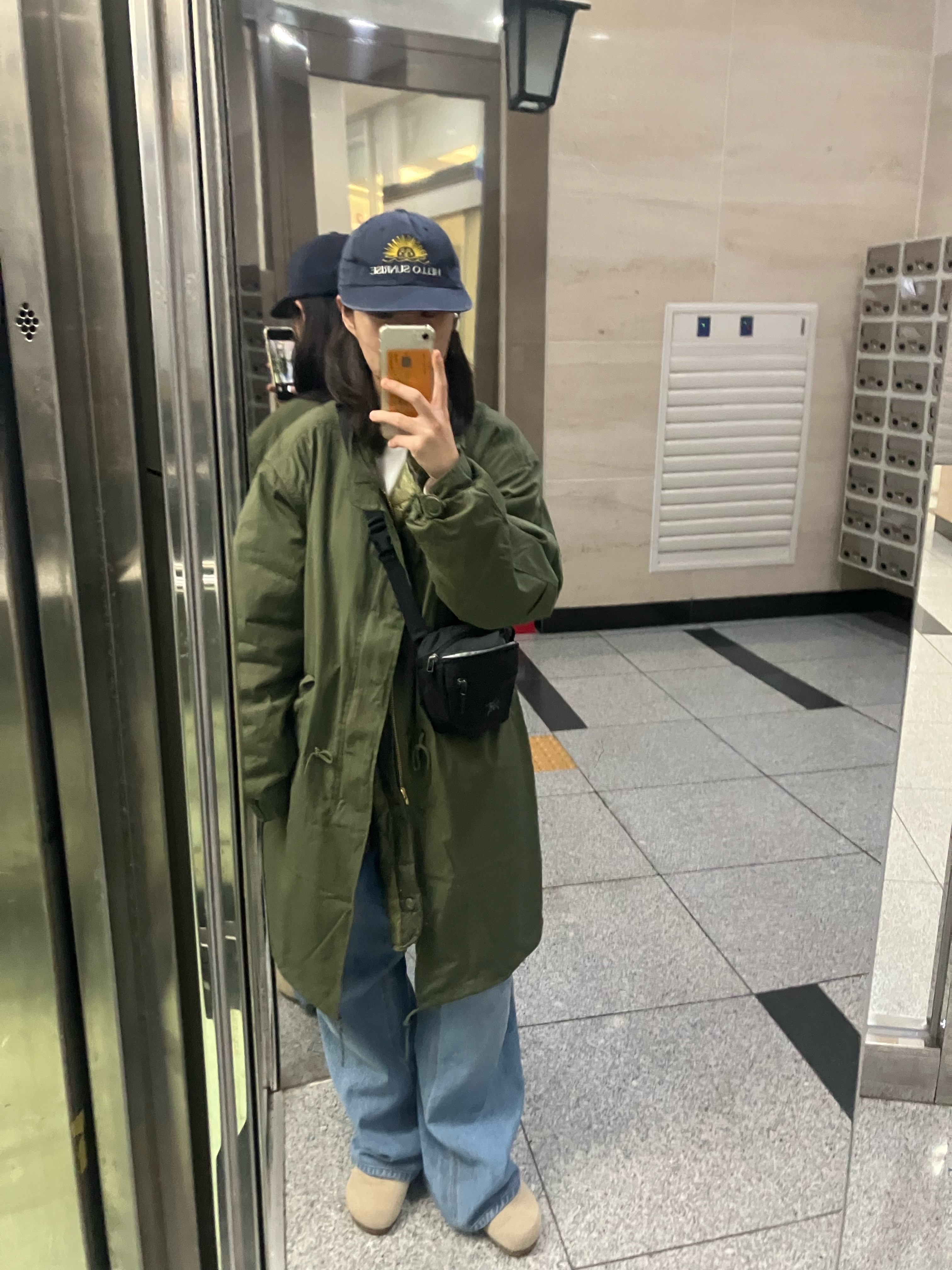 Arc'teryx Maka 2 Waistpack Black, Hello Sunrise Washed HS Arch Logo 6Panel Cap Navy & Orange 착용 스타일