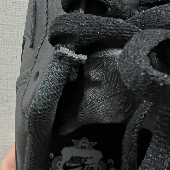 Nike Air Force 1 '07 Low Triple Black 착용 스타일