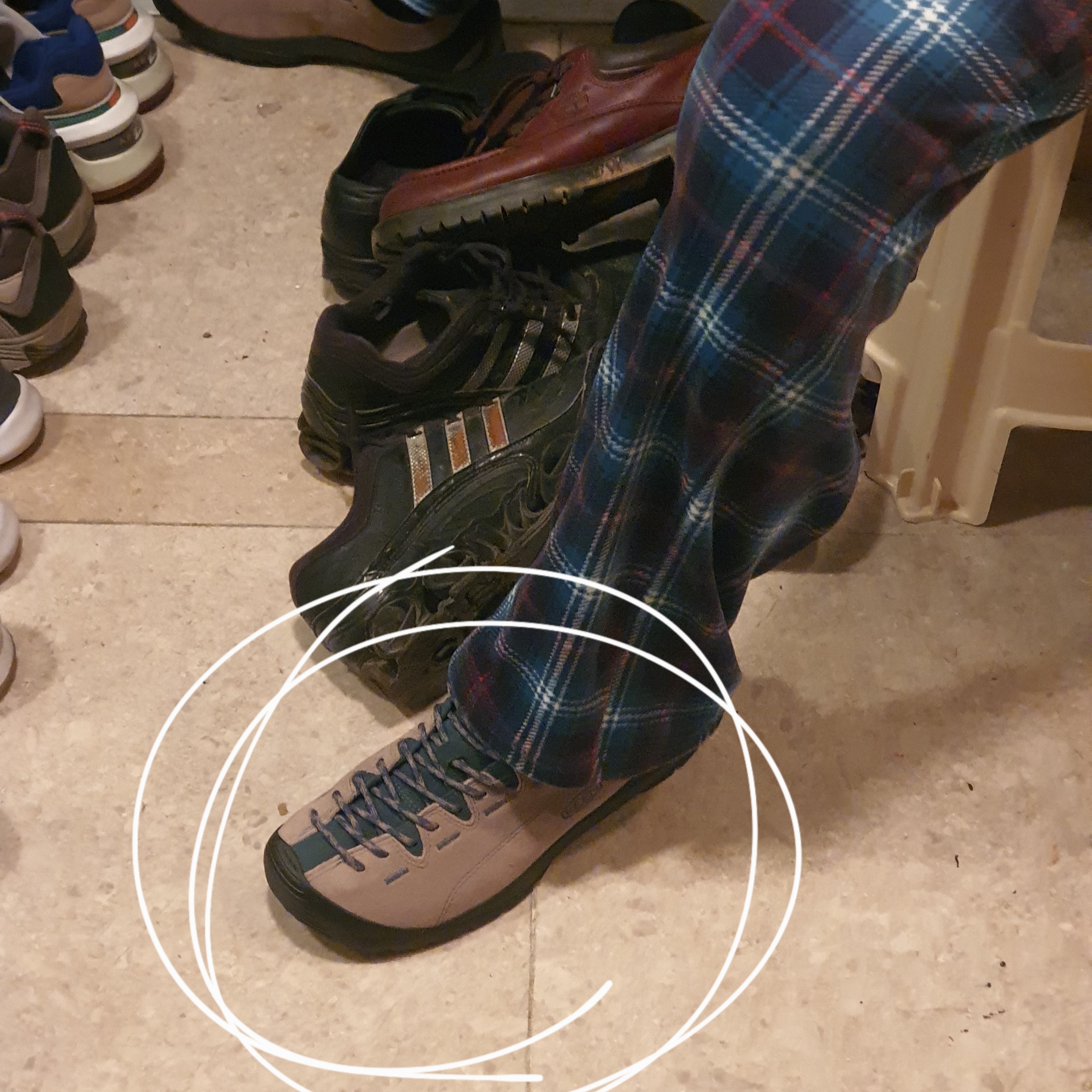 Keen Men Jasper Brindle Orion Blue 착용 스타일