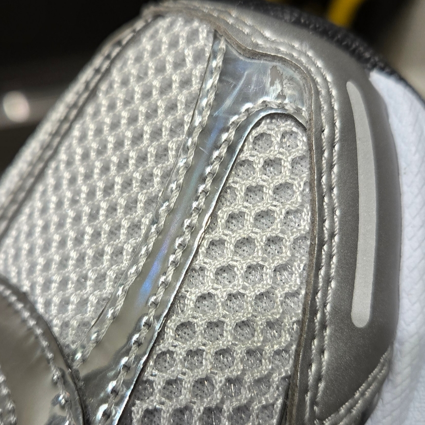 (W) Nike Zoom Vomero 5 White Metallic Silver 착용 스타일 - 4