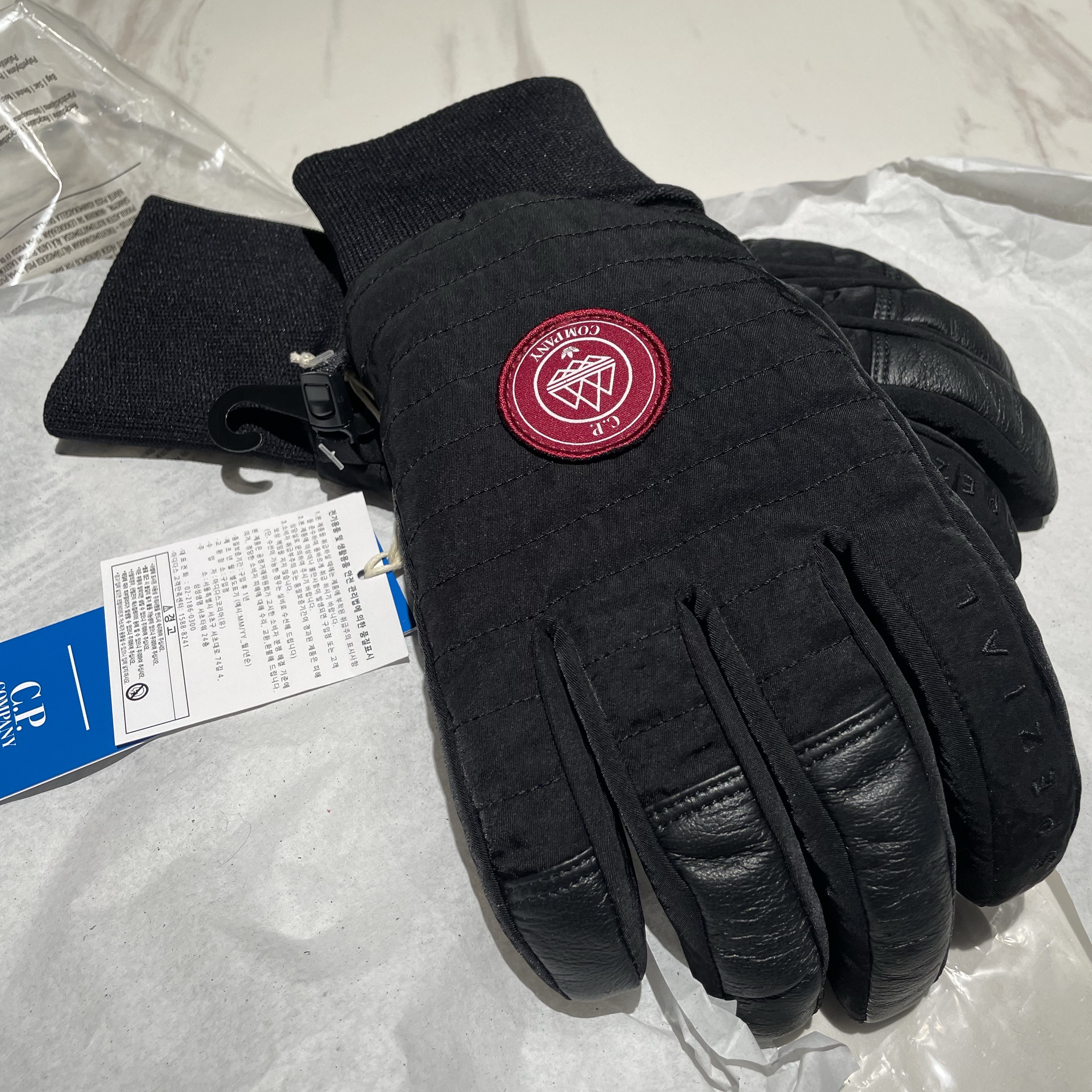 Adidas x C.P. Company Spezial Gloves Black 착용 스타일 - 1