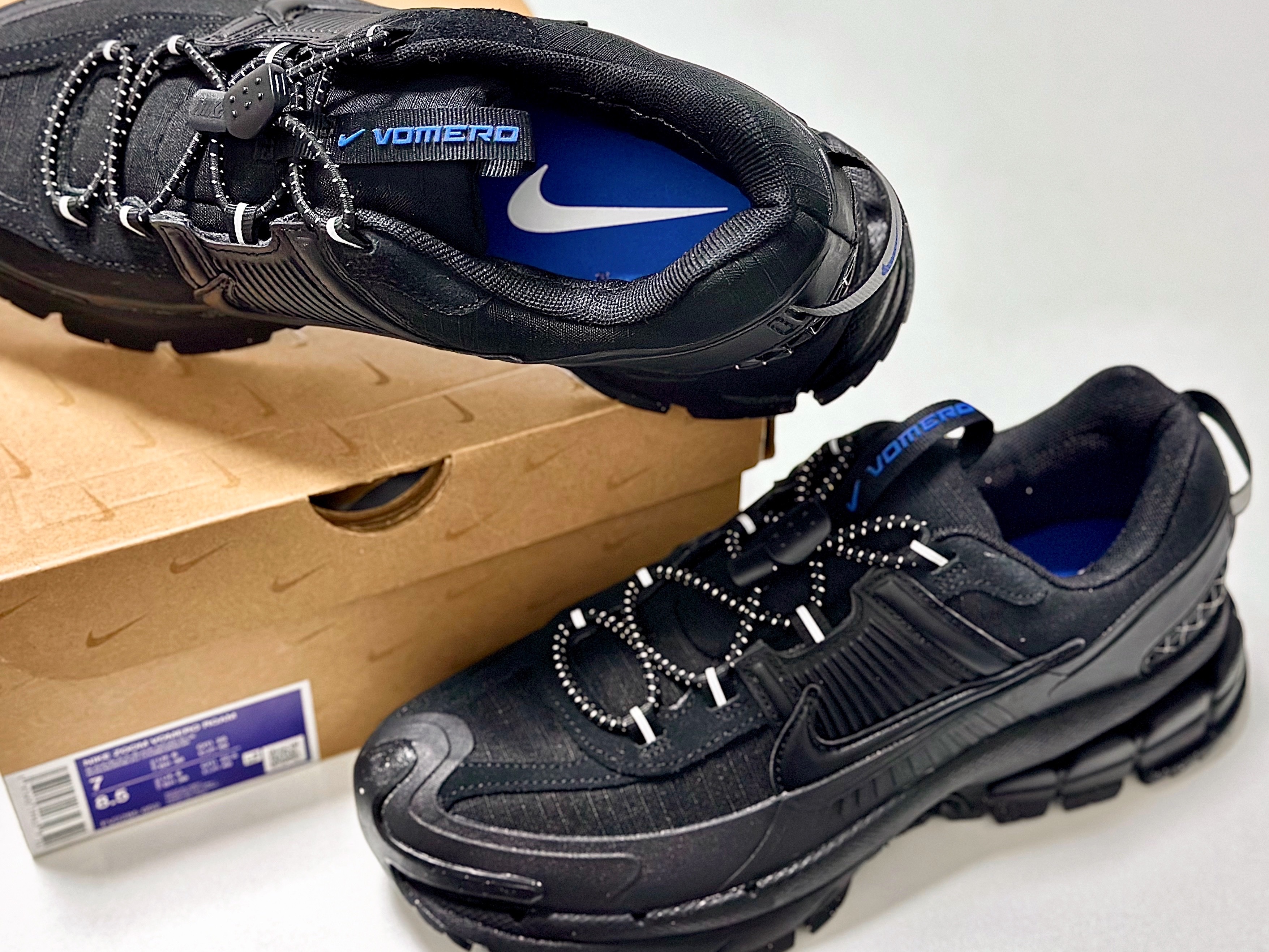 Nike Zoom Vomero Roam Black Racer Blue 착용 스타일 - 1