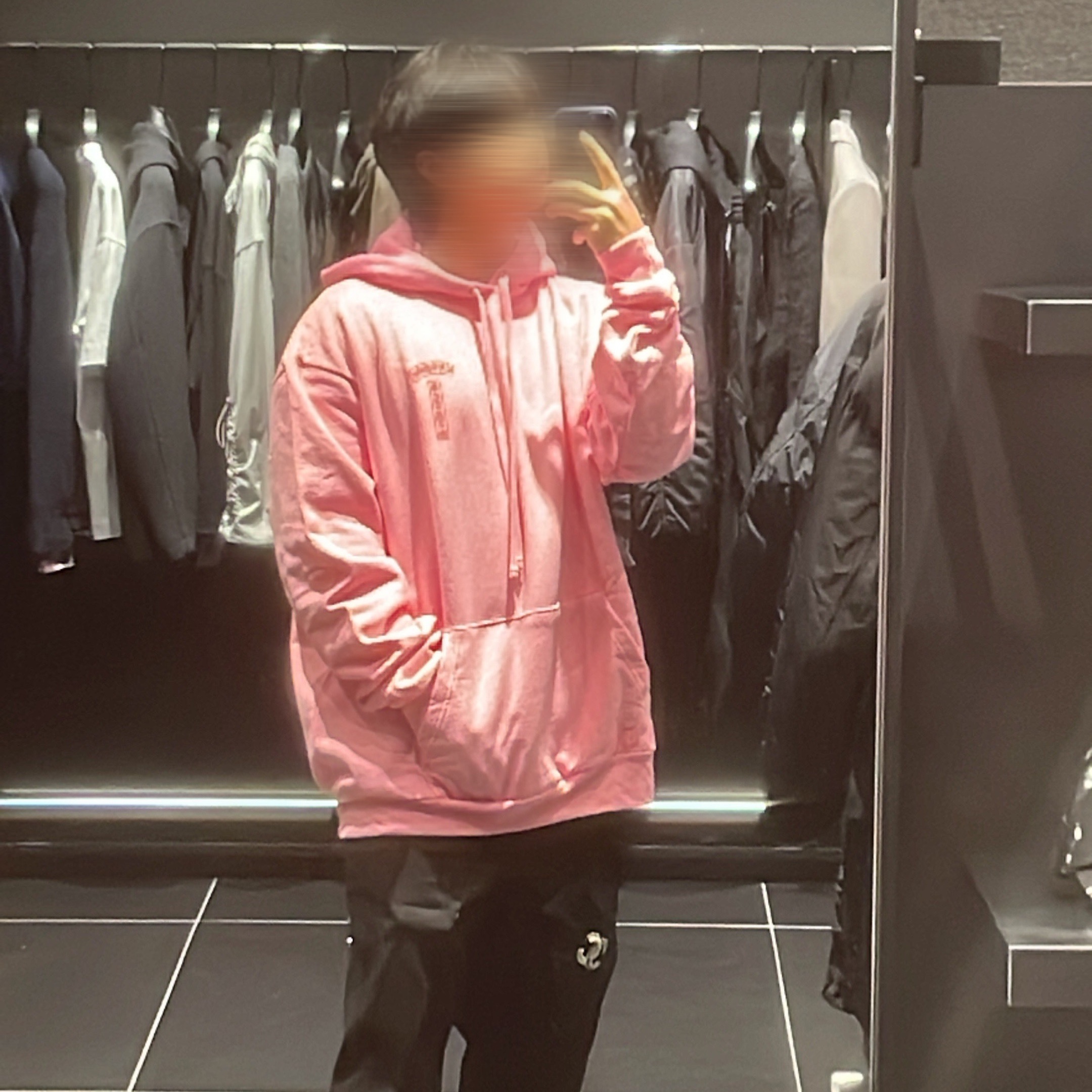 Chrome Hearts Hoodie Pink 착용 스타일 - 2