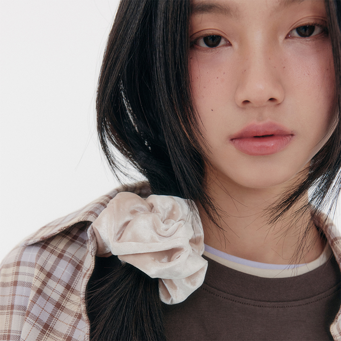 지지지 벨벳 스크런치 베이지(zeezeezee Velvet Scrunchie Beige) - 2