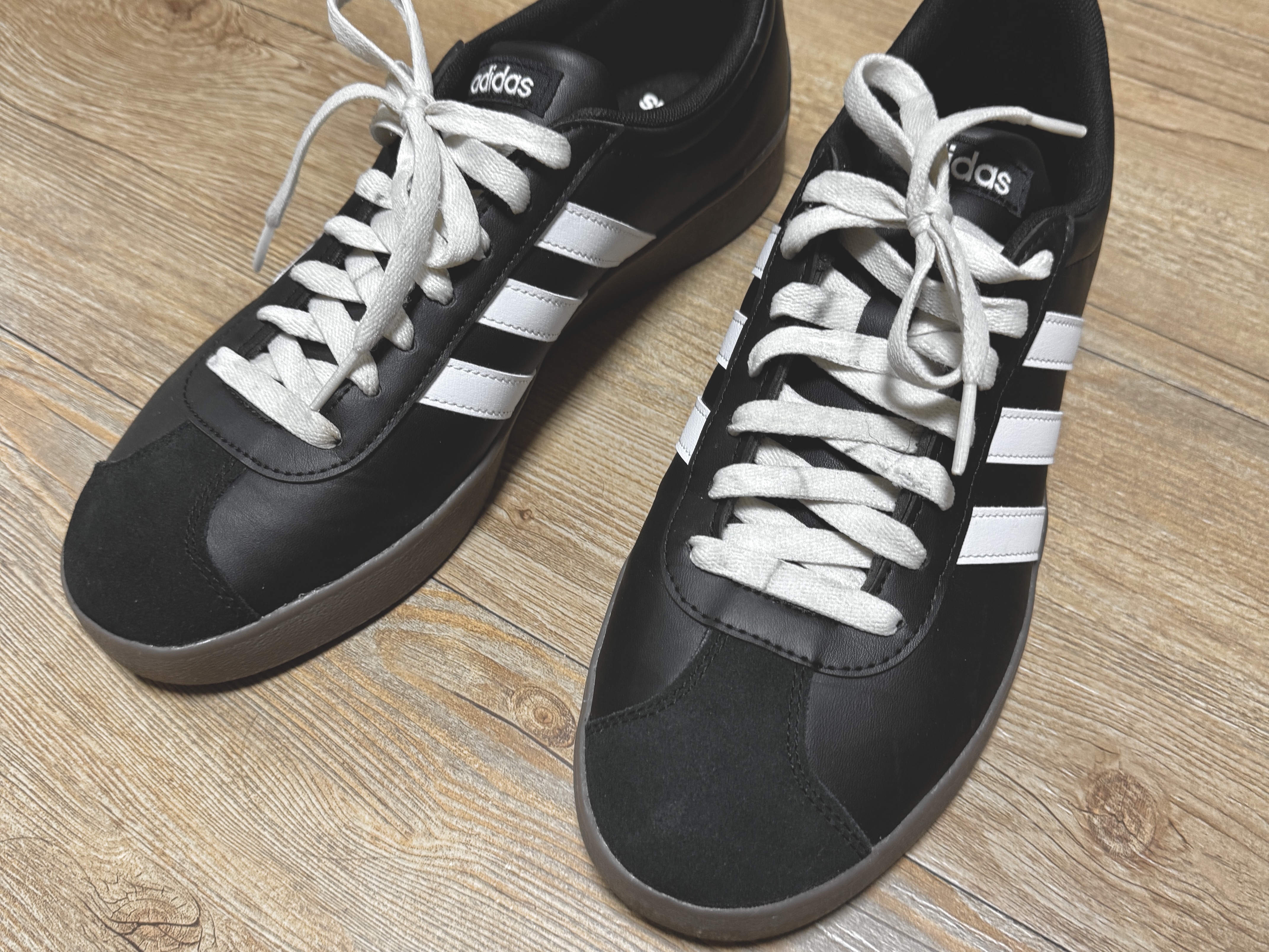 Adidas VL Court Base Core Black Cloud White 착용 스타일 - 3