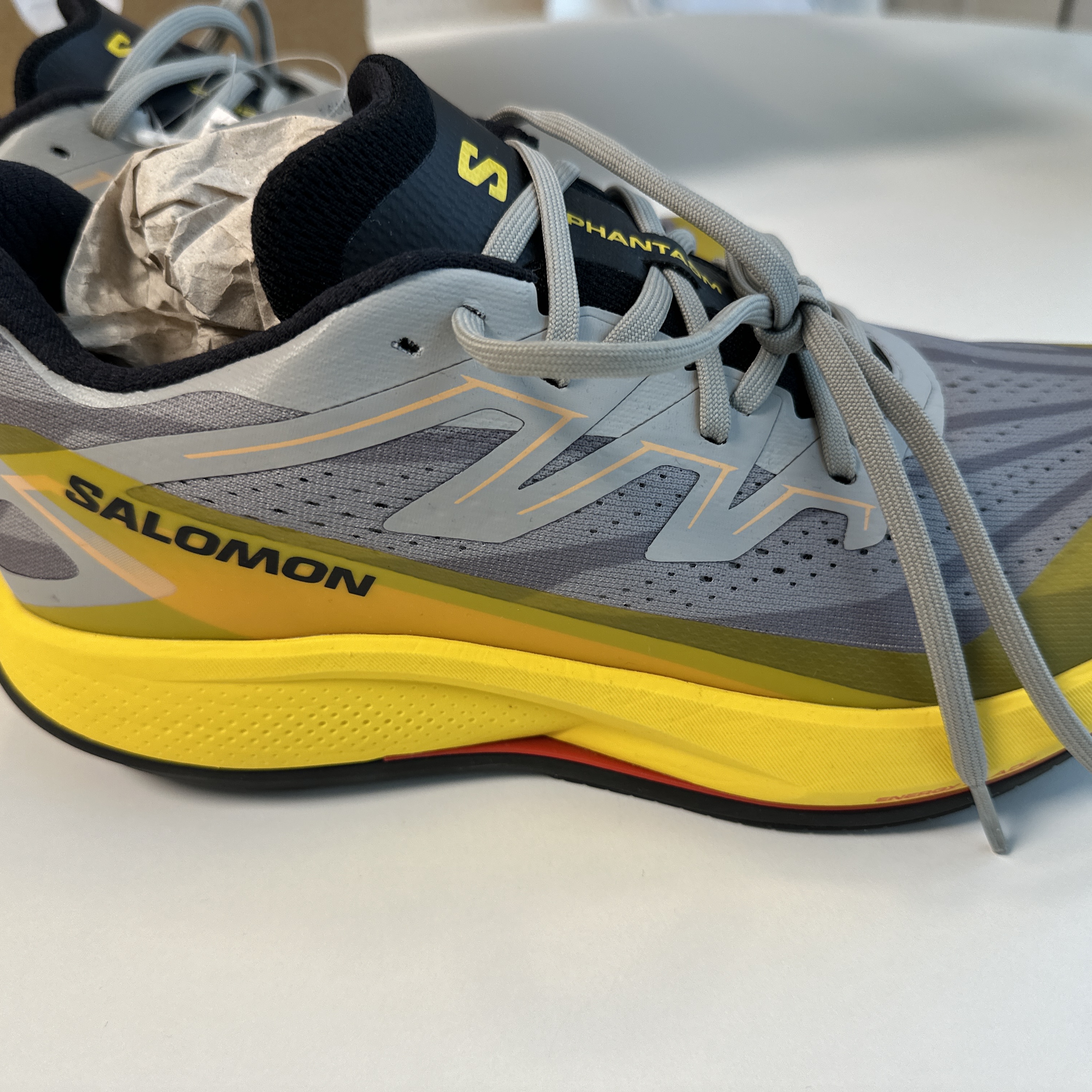 Salomon Phantasm 2 Ghost Grey Lemon 착용 스타일 - 4