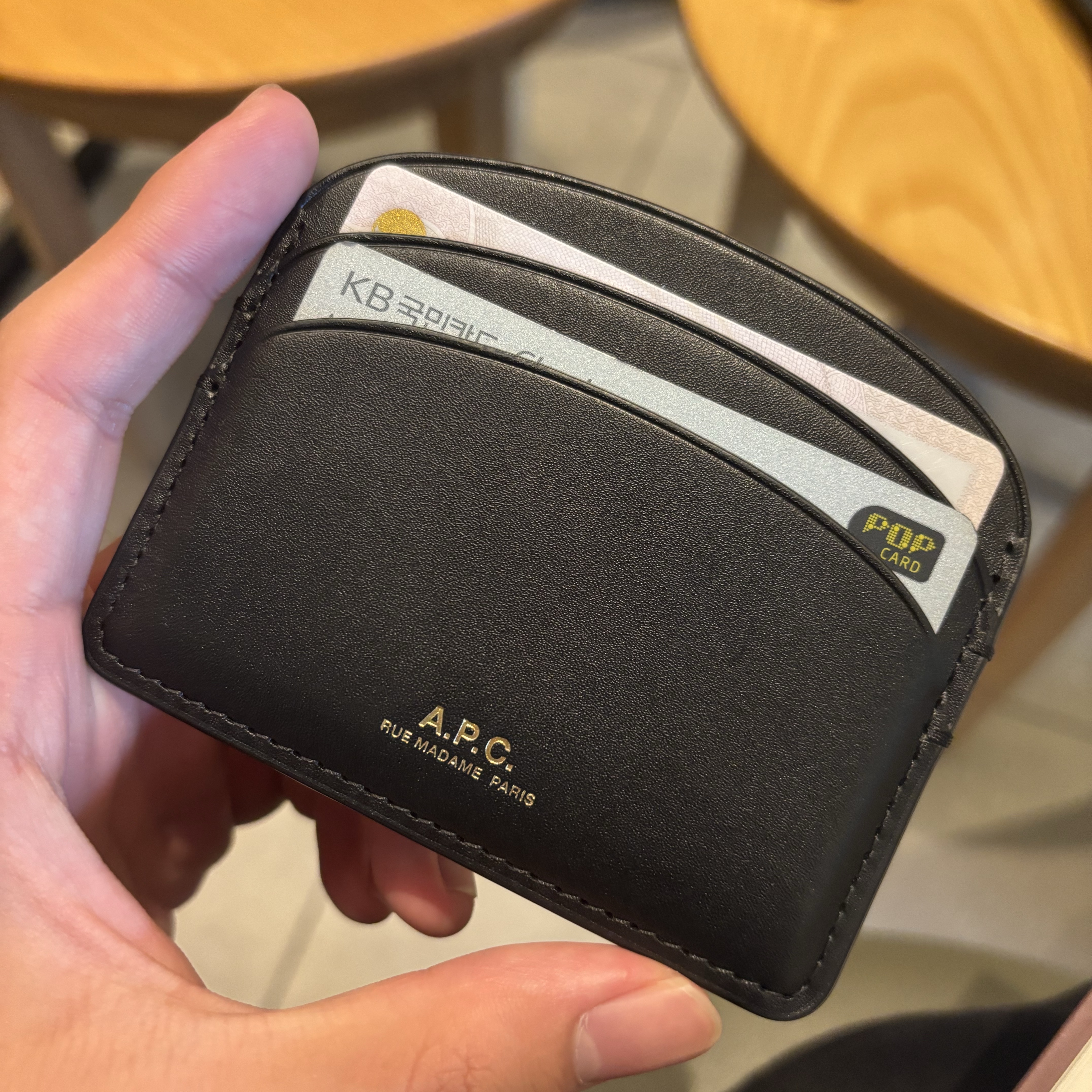 A.P.C. Demi-Lune Card Holder Black 착용 스타일