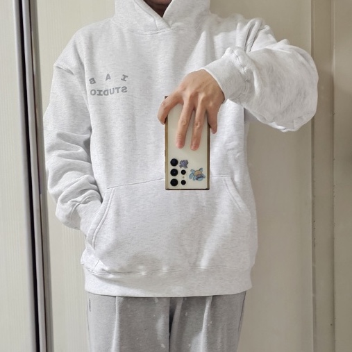 IAB Studio Hoodie Light Gray 착용 스타일