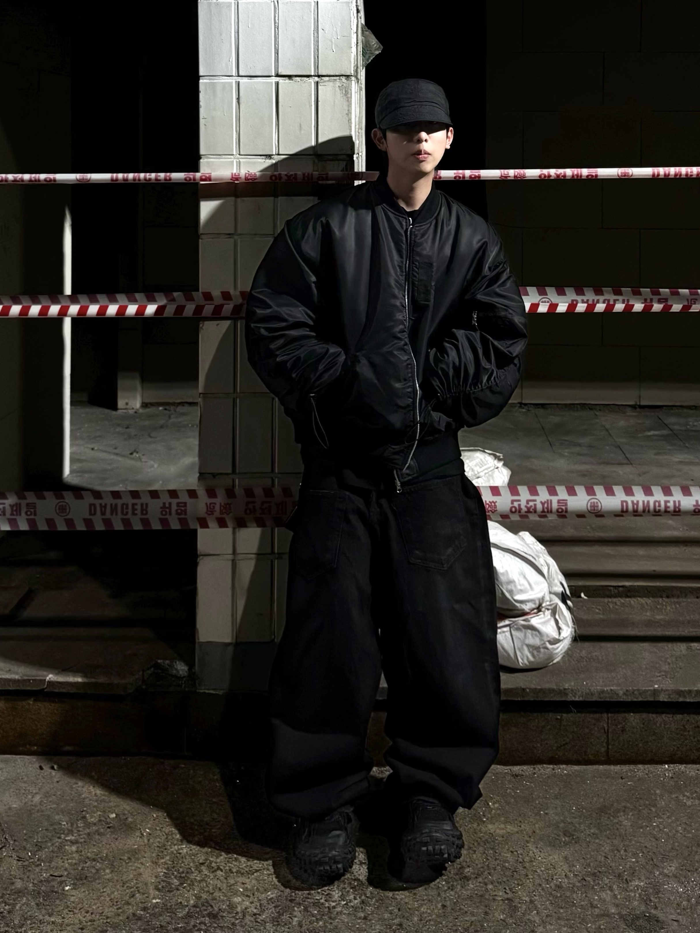 Project G/R Backward Denim Pants Black, Balenciaga Defender Sneakers Black 착용 스타일 - 3