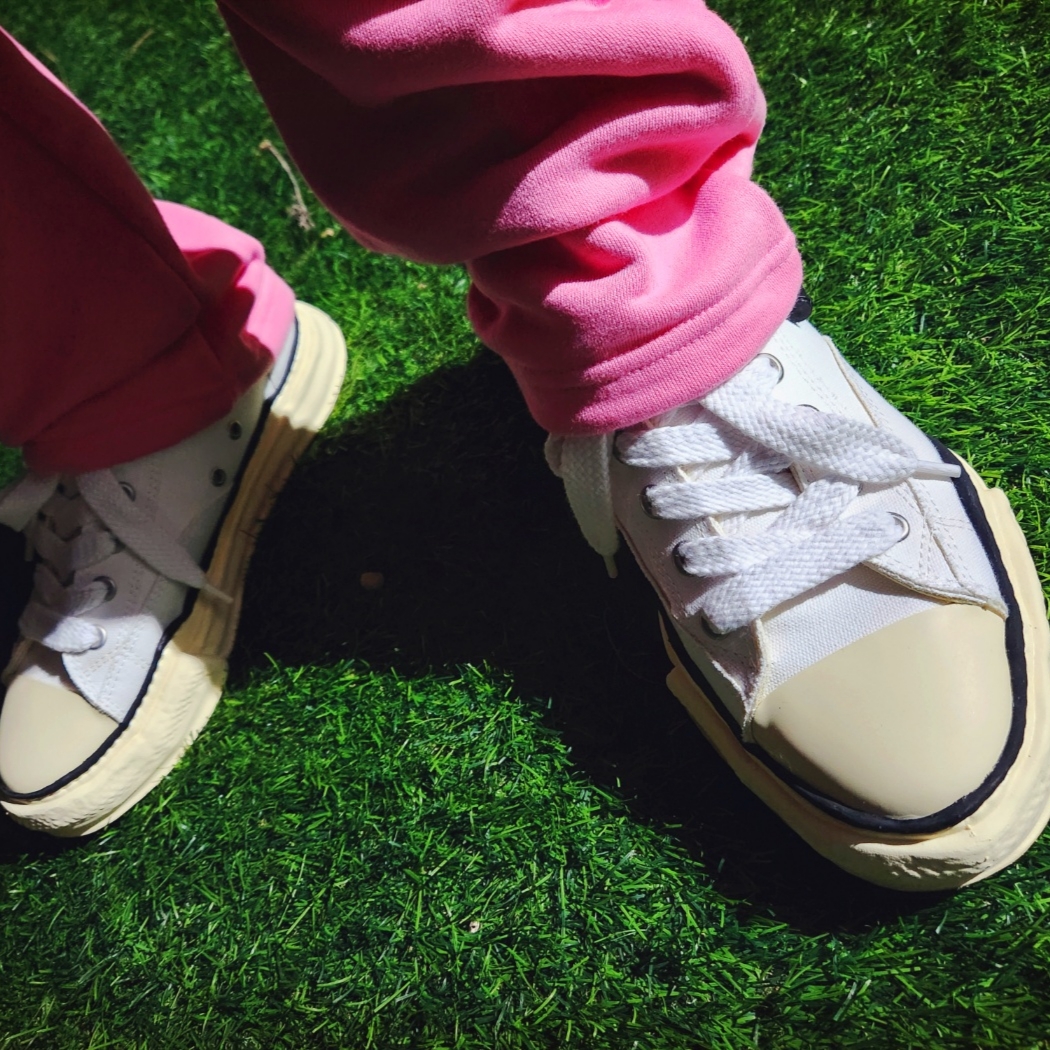 Maison Mihara Yasuhiro Peterson VL OG Sole Canvas Low-top Sneakers White 착용 스타일 - 4