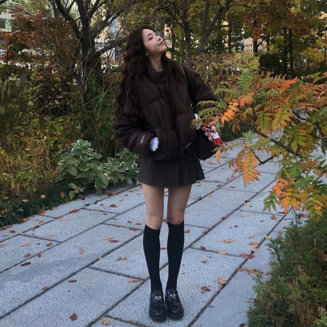 Prada Chocolate Brushed Leather Loafers Sienna 착용 스타일 - 2