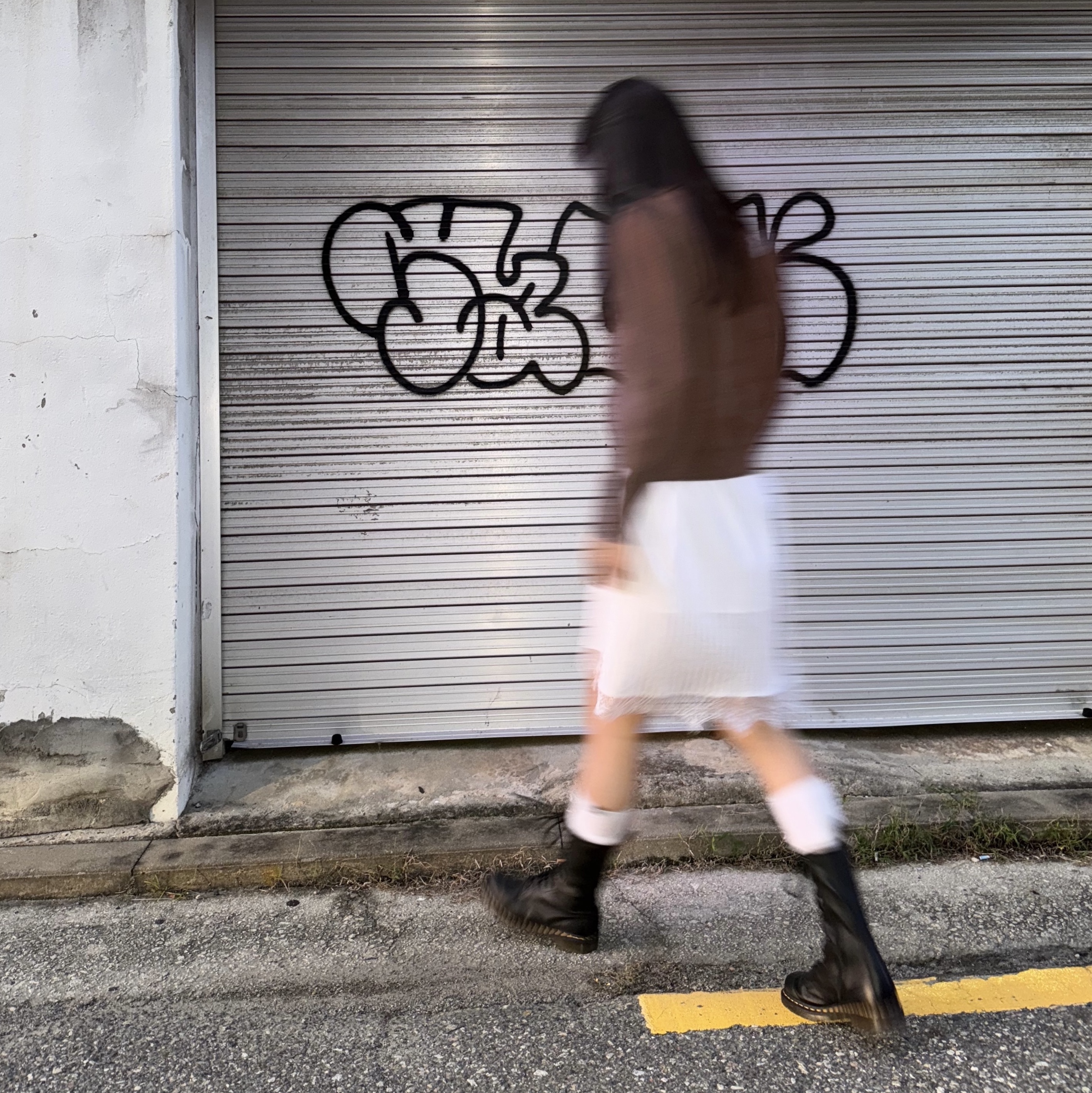 (W) Dr. Martens 1B99 Boots Black 착용 스타일 - 5