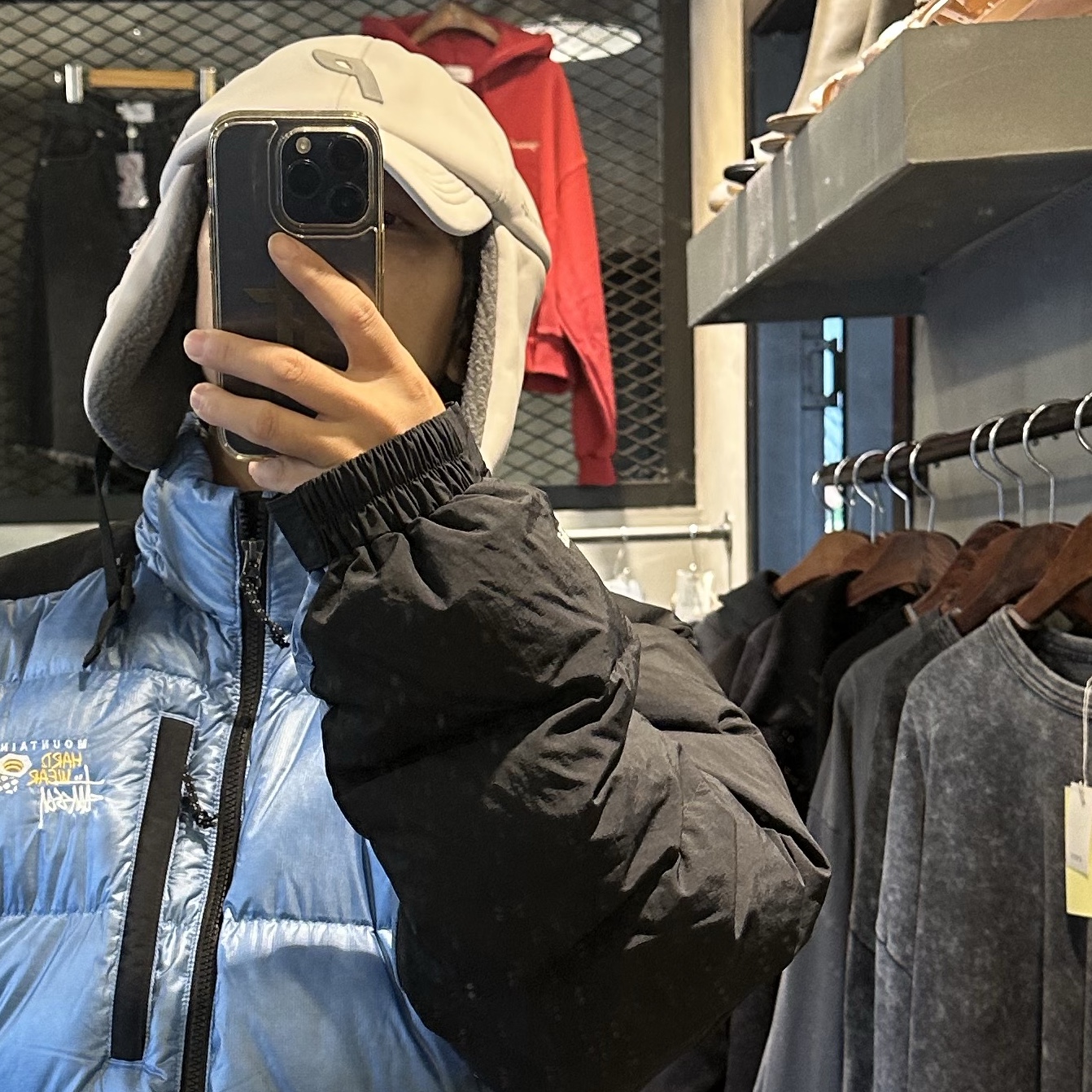 Stussy x Mountain Hardwear Subzero Down Jacket Nitric Blue Black 착용 스타일 - 3