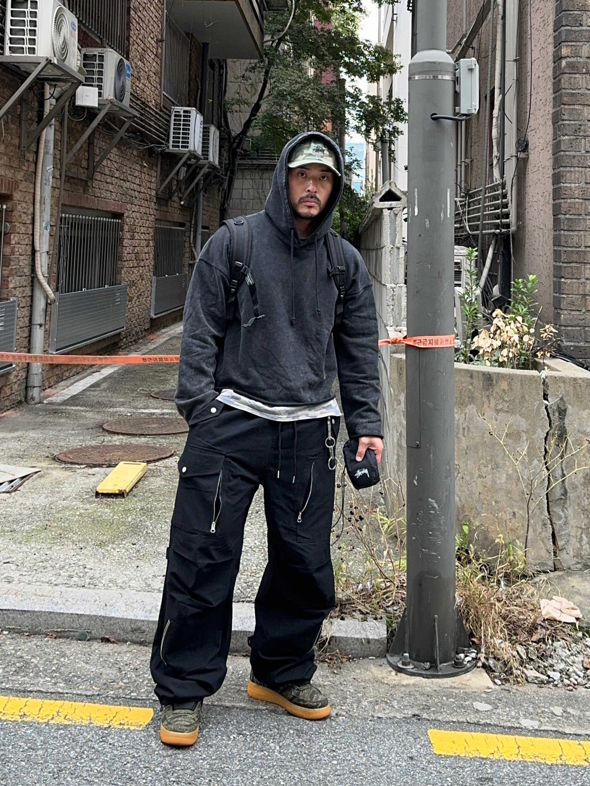 Flavorism Ripstop Parachute Cargo Pants Black, Nike Air Force 1 Low Utility Carhartt WIP Camo 착용 스타일 - 2