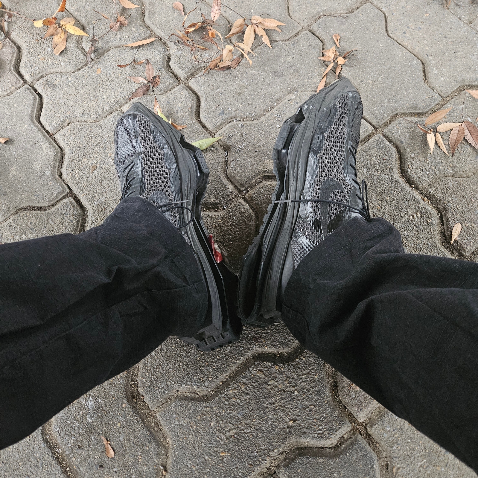 Nike x Matthew M Williams Zoom 004 Triple Black 착용 스타일 - 3