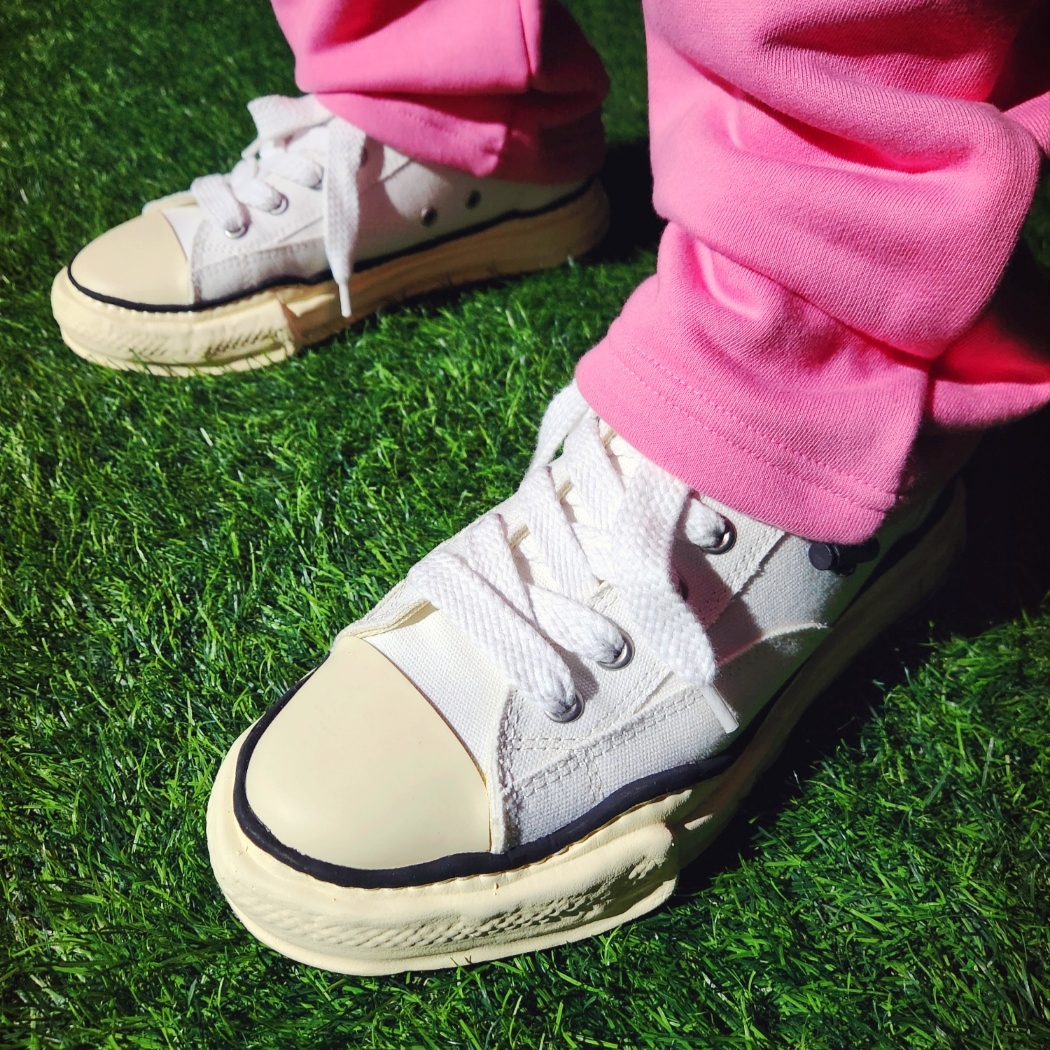 Maison Mihara Yasuhiro Peterson VL OG Sole Canvas Low-top Sneakers White 착용 스타일 - 5
