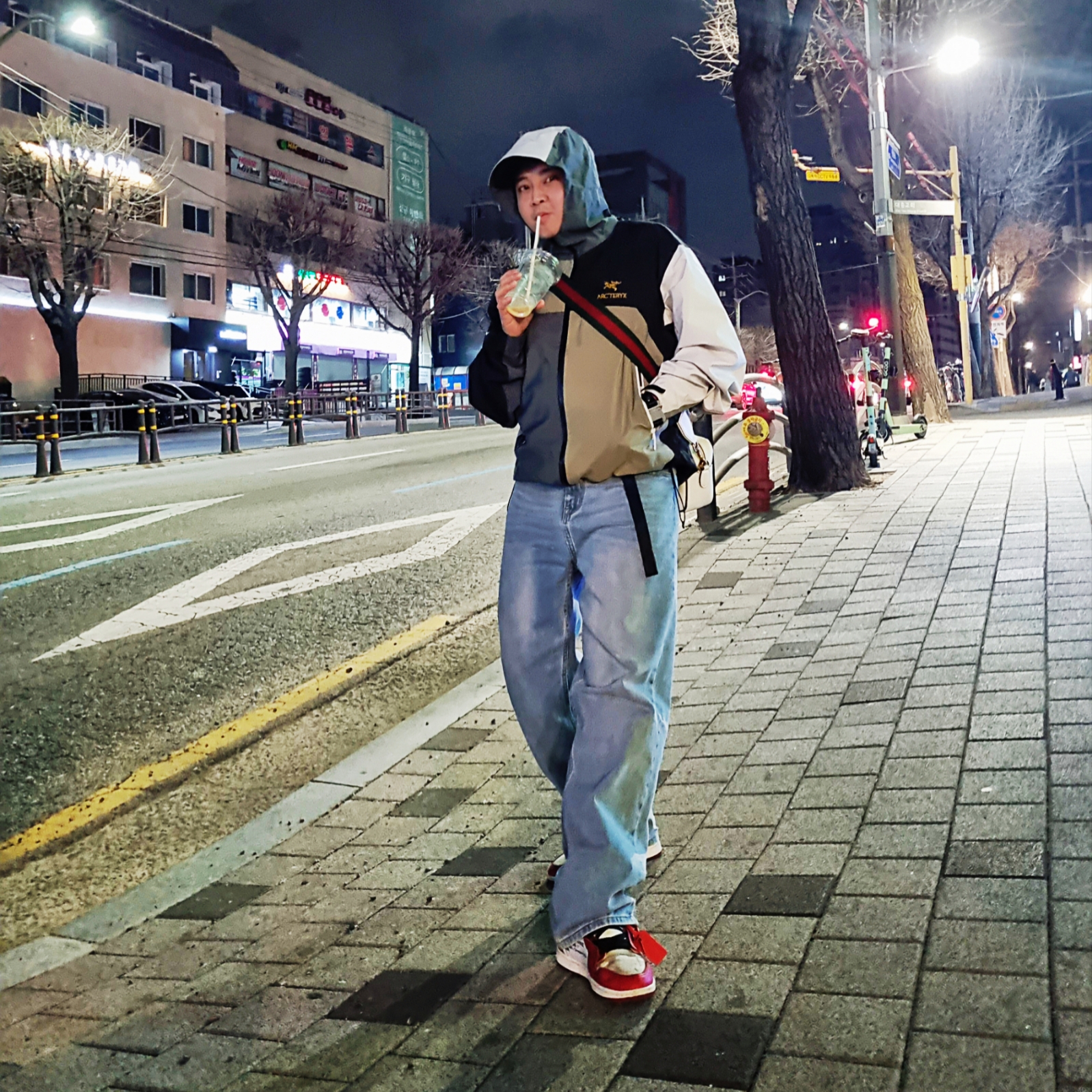 Arc'teryx x Beams Dimensions Beta Jacket Multi, Jordan 1 x Off-White Retro High Chicago The Ten 착용 스타일 - 1