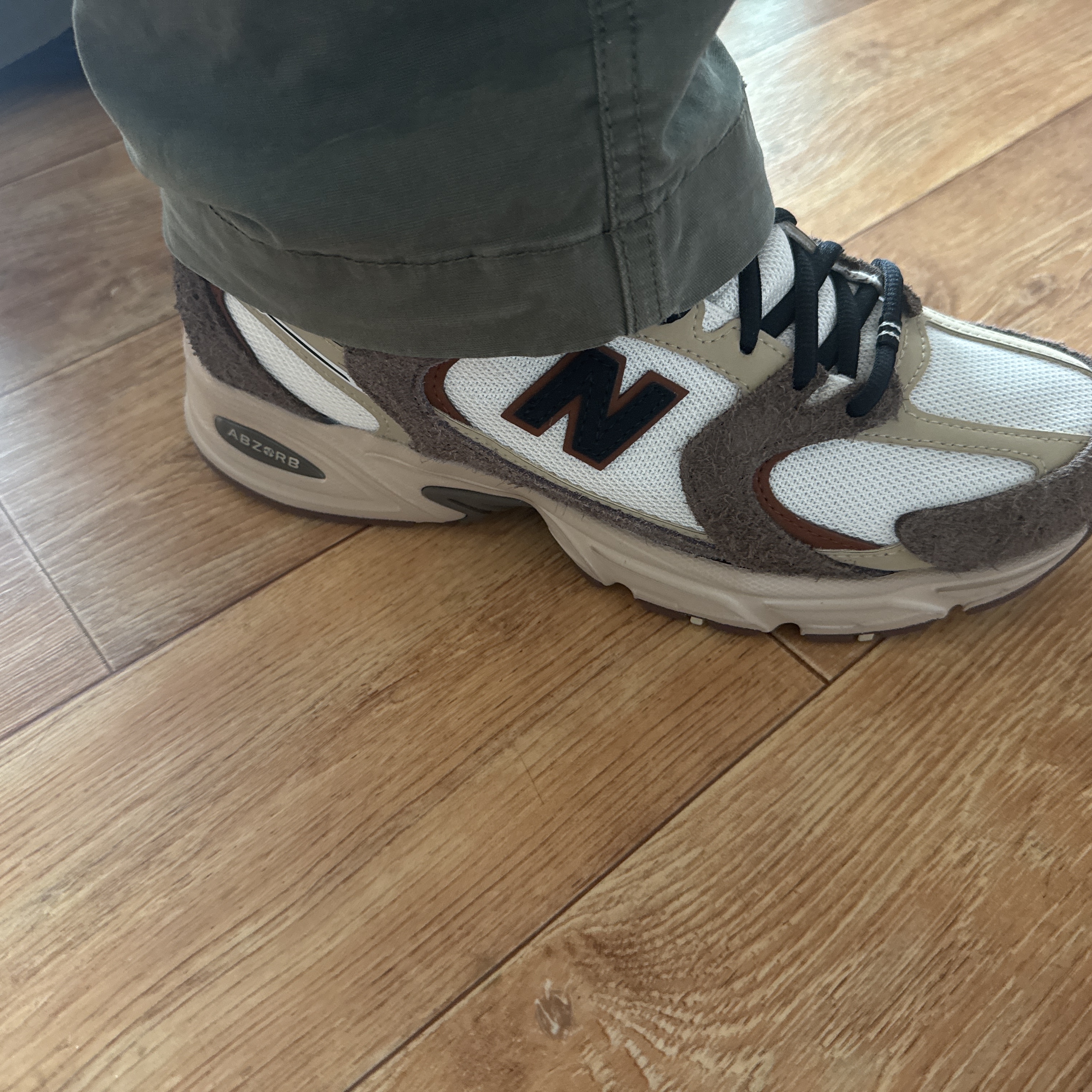 New Balance 530 Dark Mushroom Incense 착용 스타일 - 1