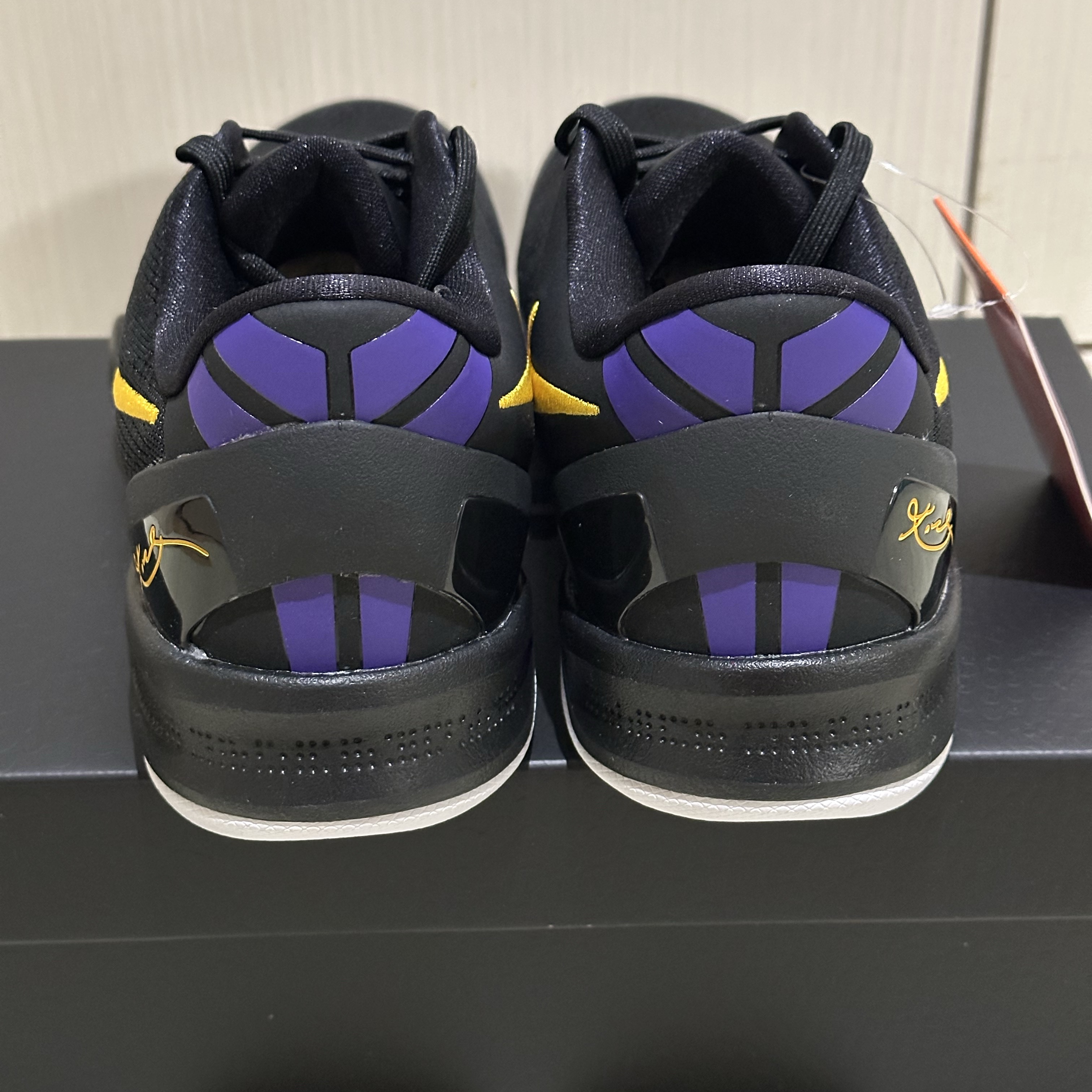 Nike Kobe 8 Protro Black and University Gold 착용 스타일 - 3