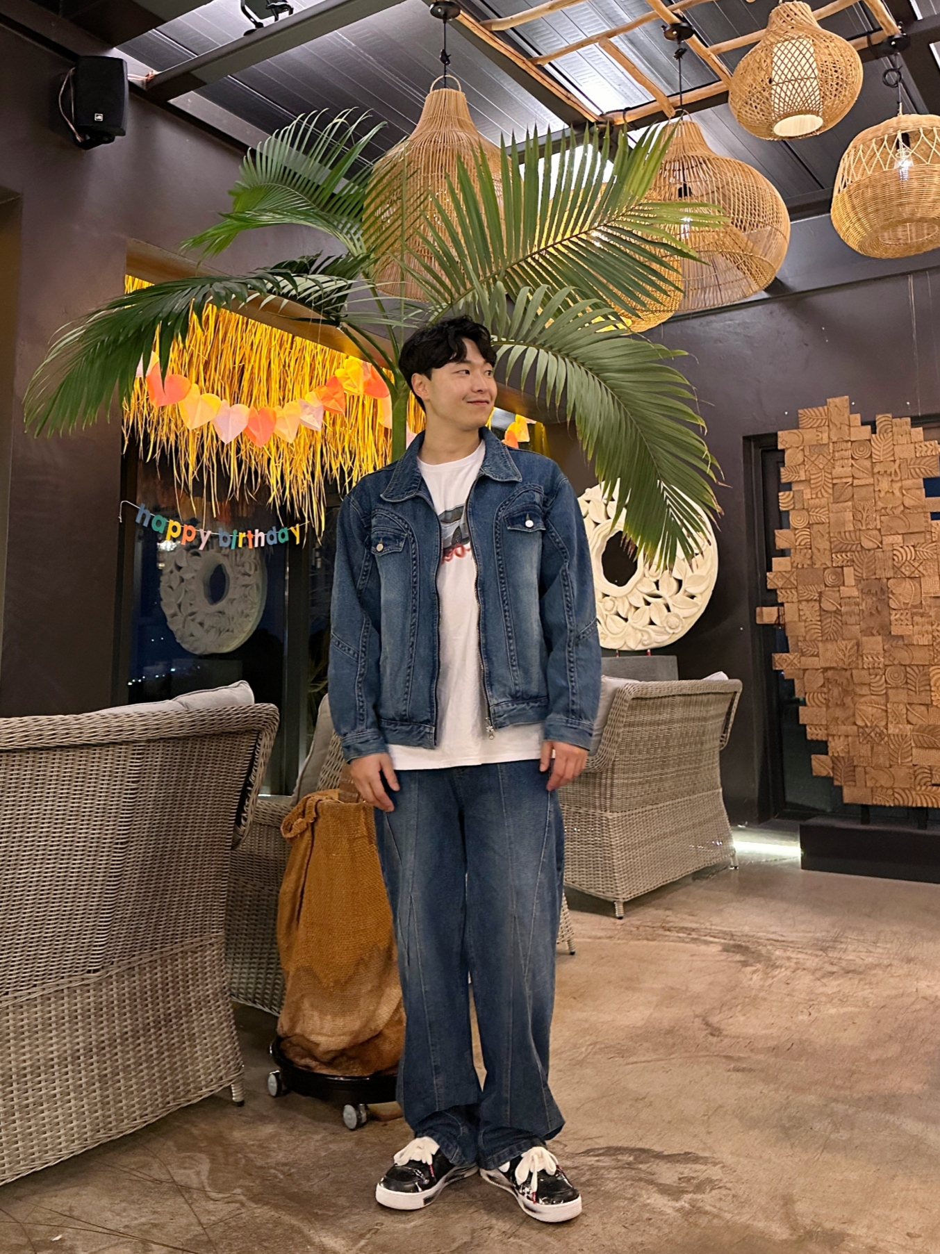 RDVZ Diagonal Cut Denim Pants Blue, Thevinylhouse Old Car T-Shirt White 착용 스타일 - 2