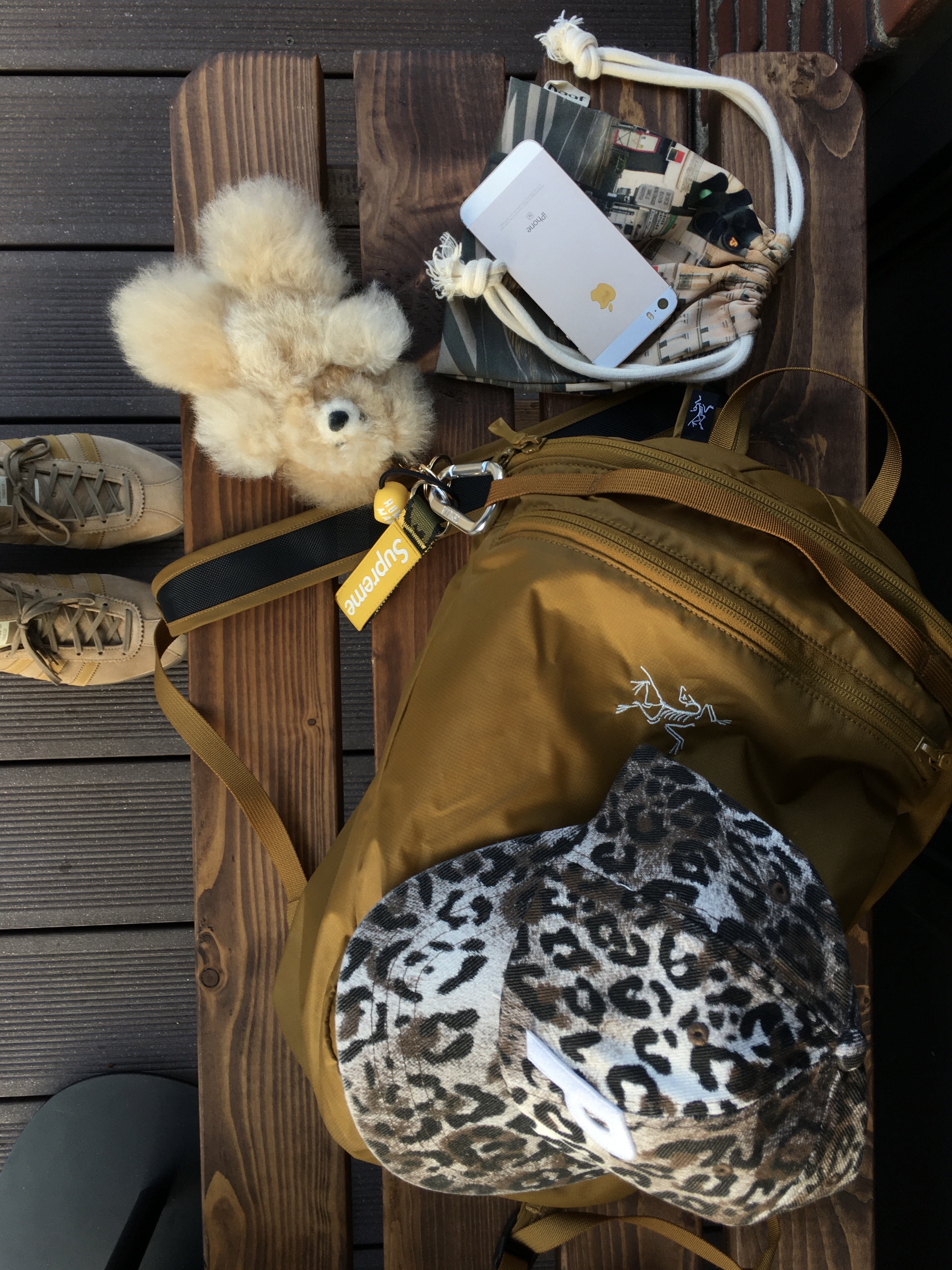 Palace P 6-Panel Leopard - 24FW, Adidas Tobacco Pantone Mesa 착용 스타일