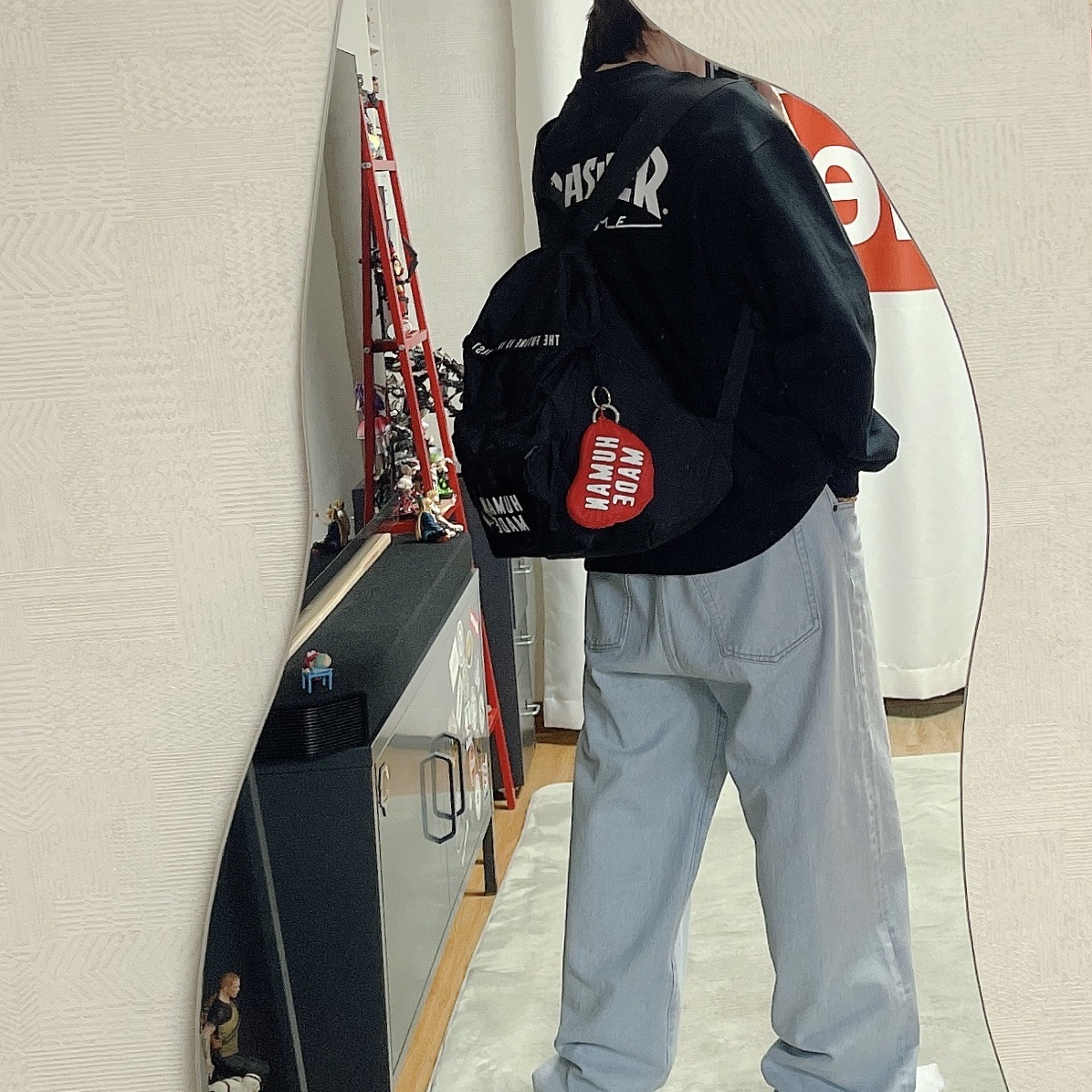 Supreme x Thrasher Crewneck Black - 24FW, Supreme Baggy Jean Washed Indigo - 24SS 착용 스타일 - 2
