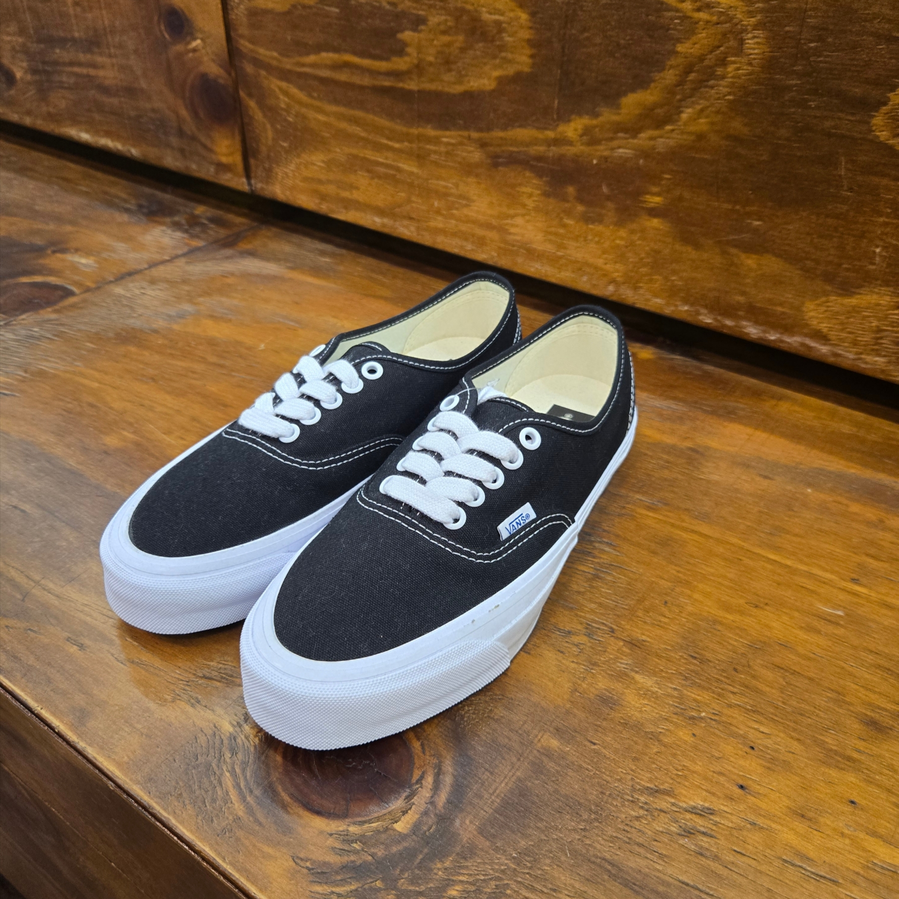 Vans Vault OG Authentic LX Black 착용 스타일