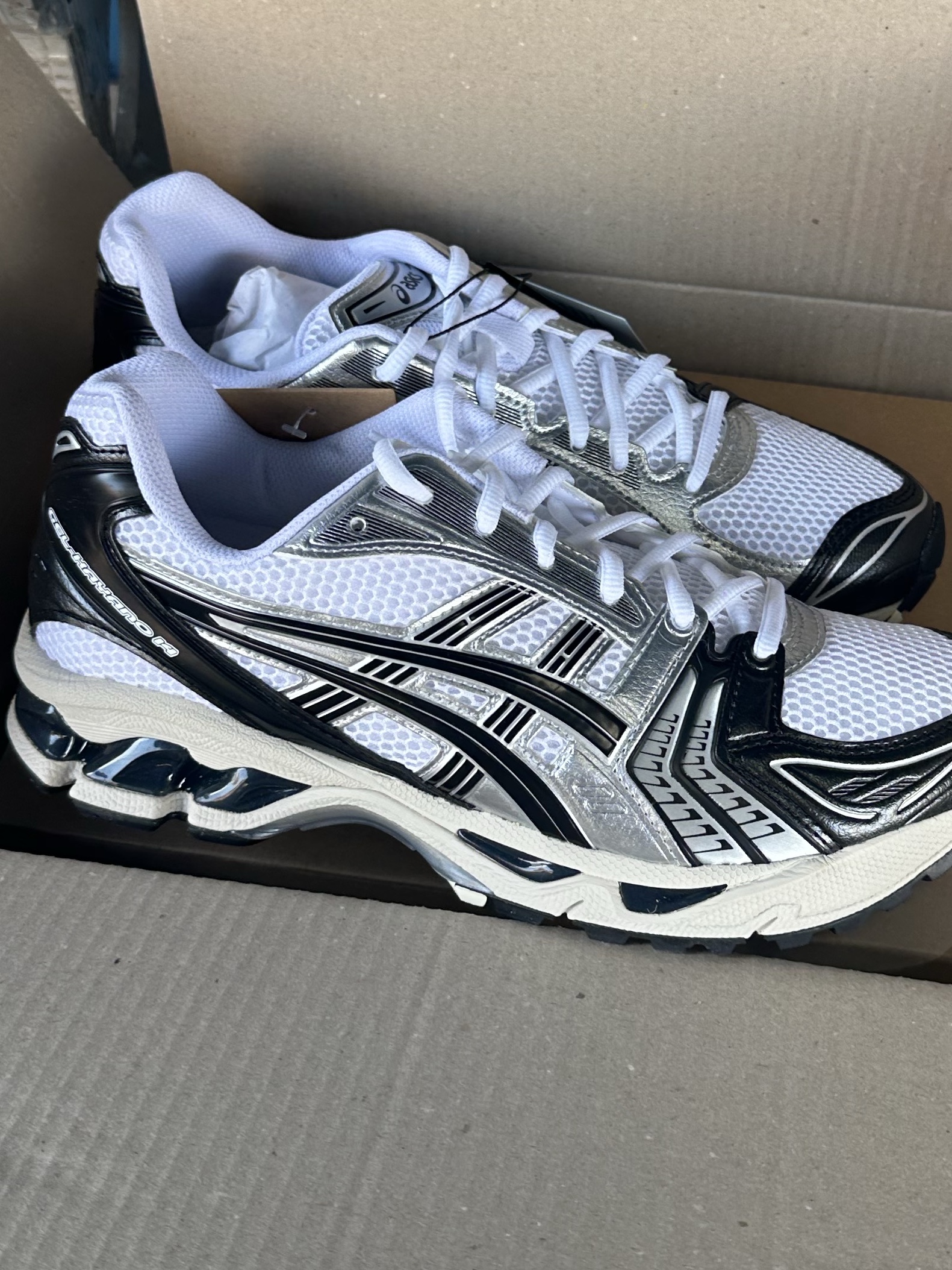 Asics Gel-Kayano 14 White Black 착용 스타일 - 4