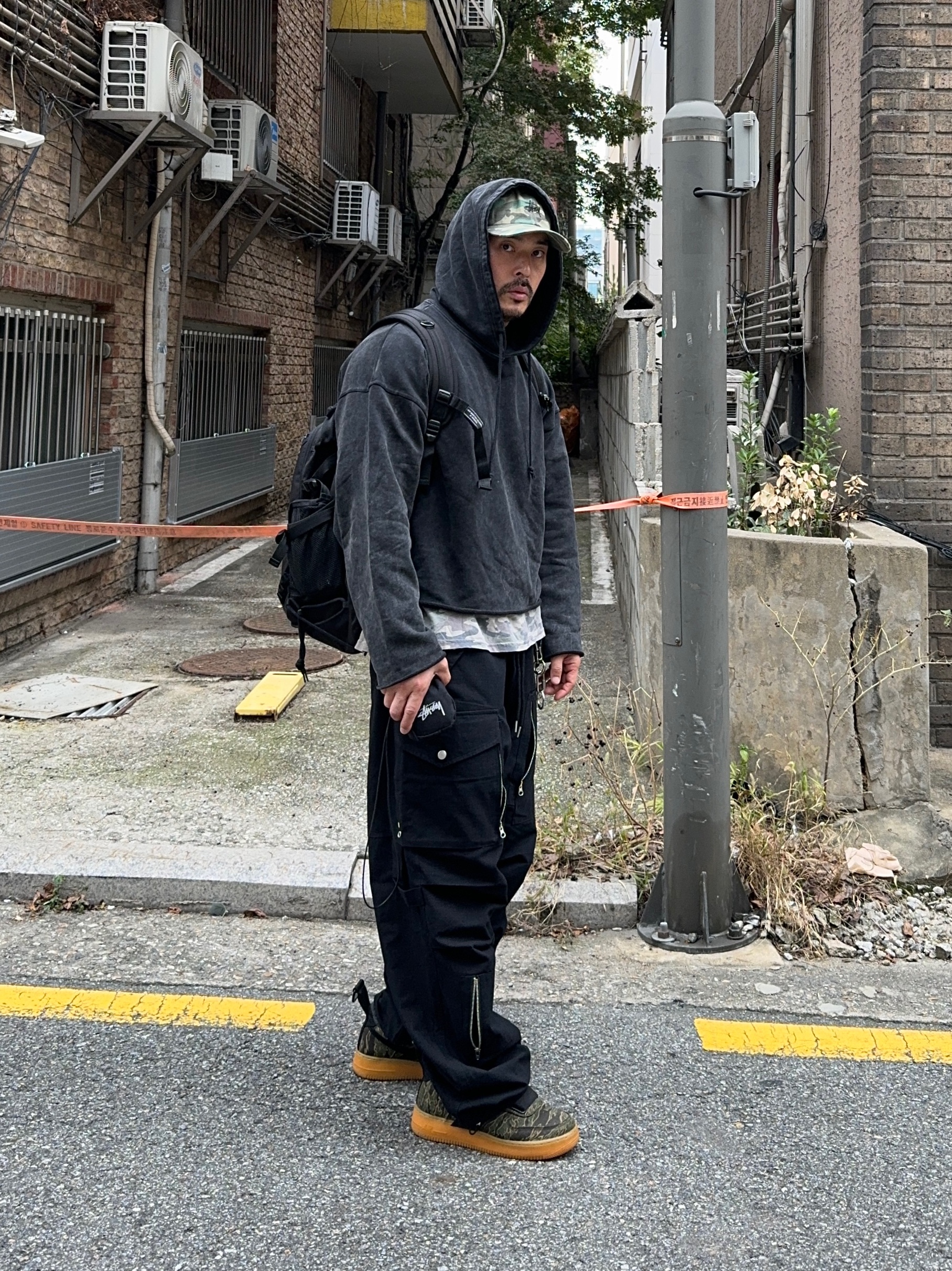 Flavorism Ripstop Parachute Cargo Pants Black, Nike Air Force 1 Low Utility Carhartt WIP Camo 착용 스타일 - 3