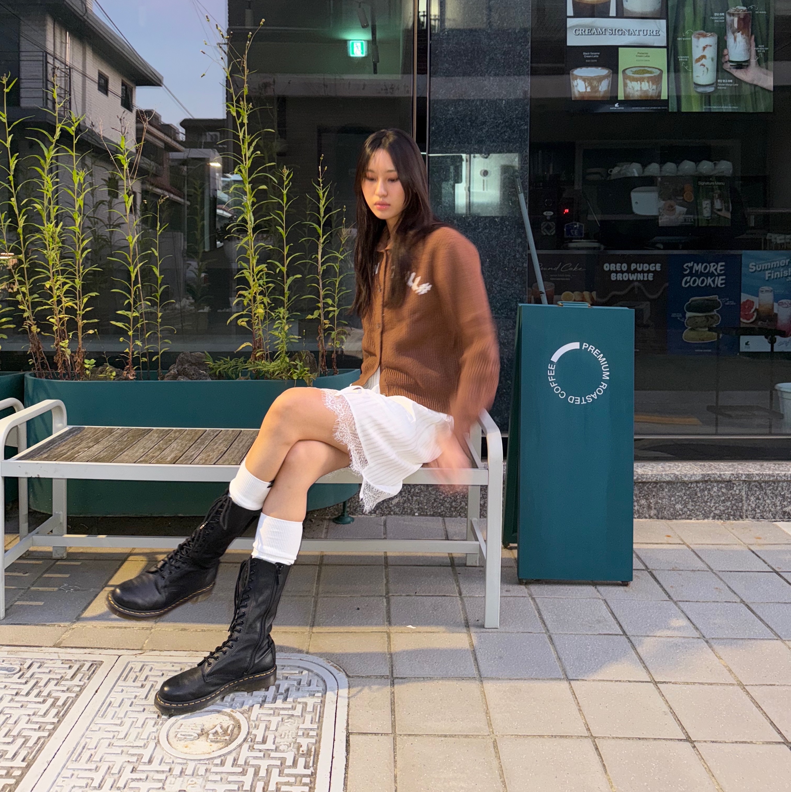 (W) Dr. Martens 1B99 Boots Black 착용 스타일 - 2