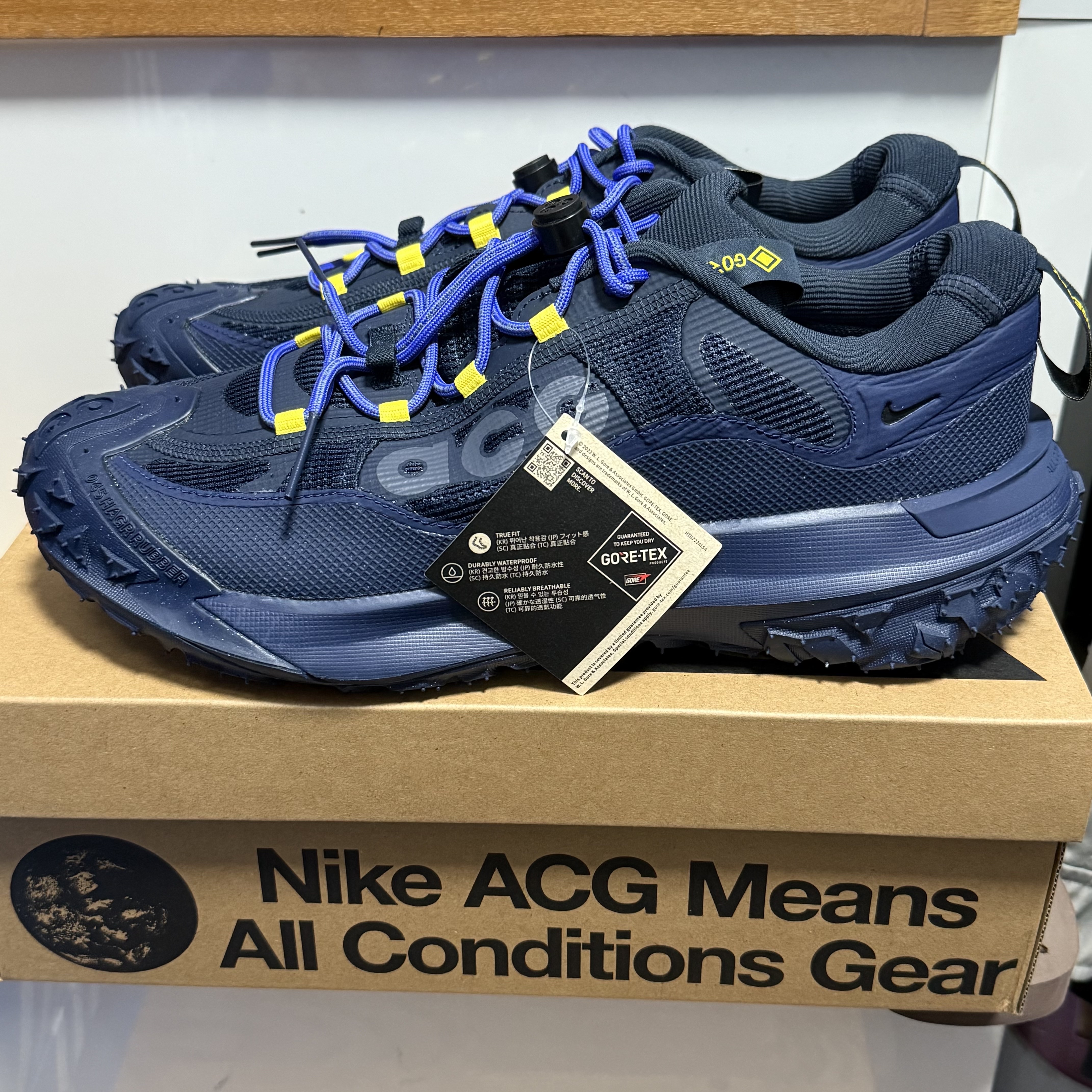 Nike ACG Mountain Fly 2 Low Gore-Tex Dark Obsidian Midnight Navy 착용 스타일