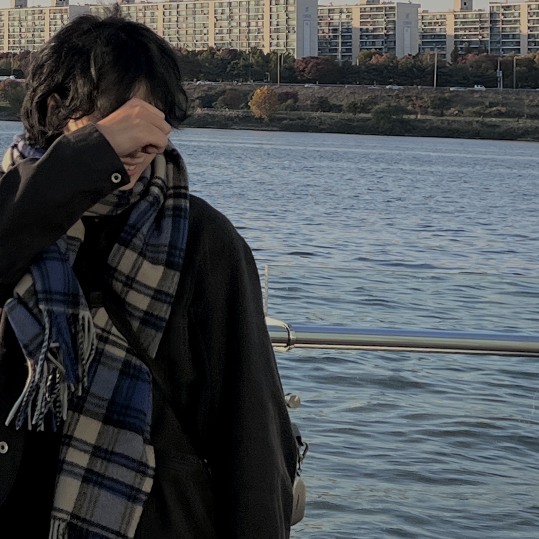 Ader Error Revint Plaid Muffler Z-Blue 착용 스타일