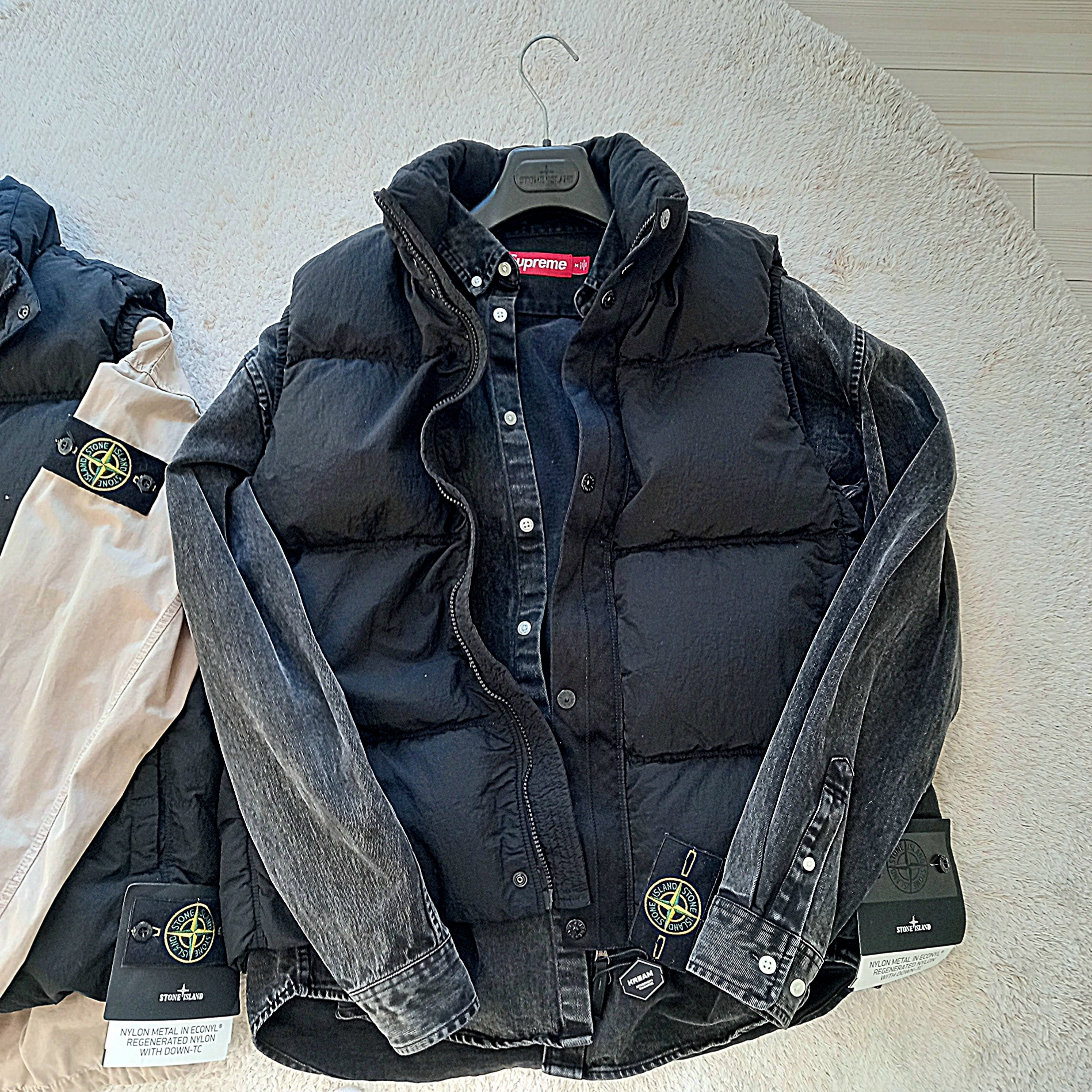 Supreme Small Box Shirt Washed Black - 24SS, Stone Island G0419 Nylon Metal in Econyl Down Zip Vest with Anti Drop Black - 24FW 착용 스타일 - 2