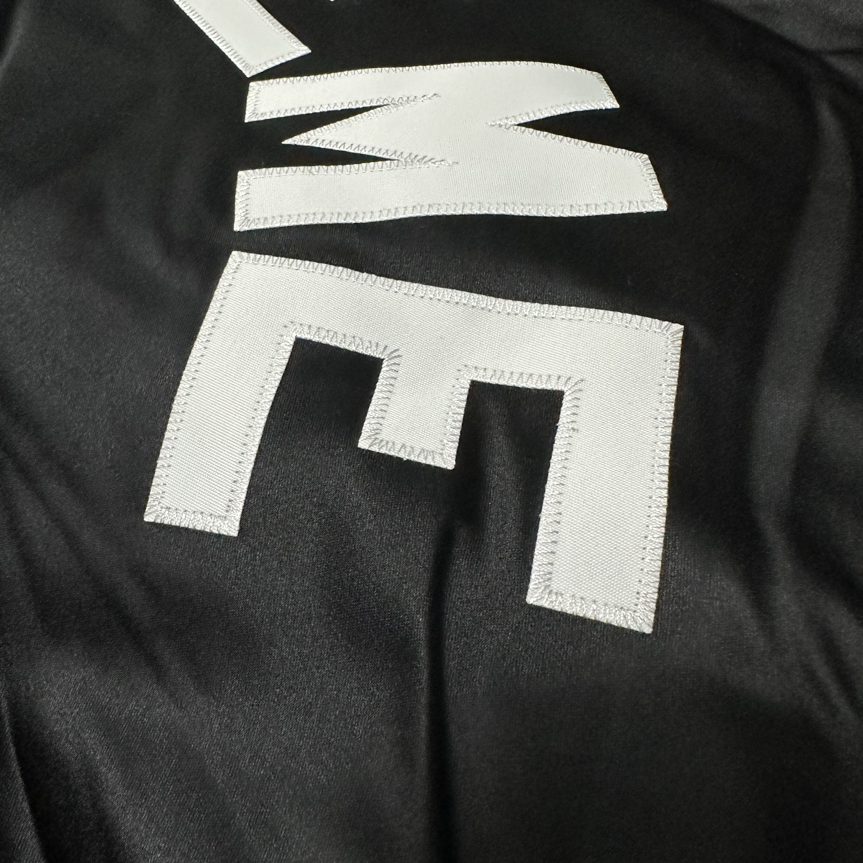 Supreme Mitchell & Ness Satin Varsity Jacket Black - 24FW 착용 스타일 - 3