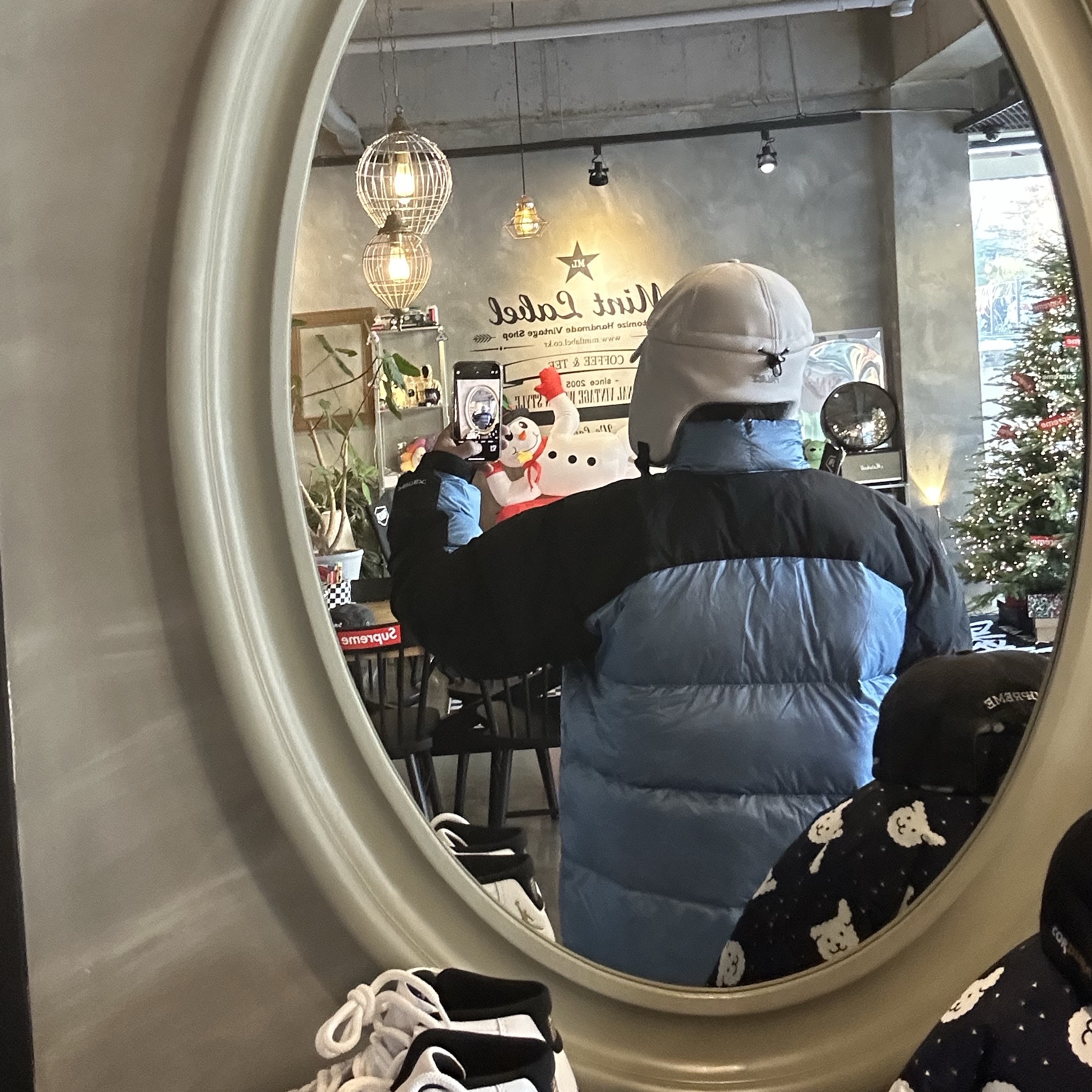 Stussy x Mountain Hardwear Subzero Down Jacket Nitric Blue Black 착용 스타일 - 1