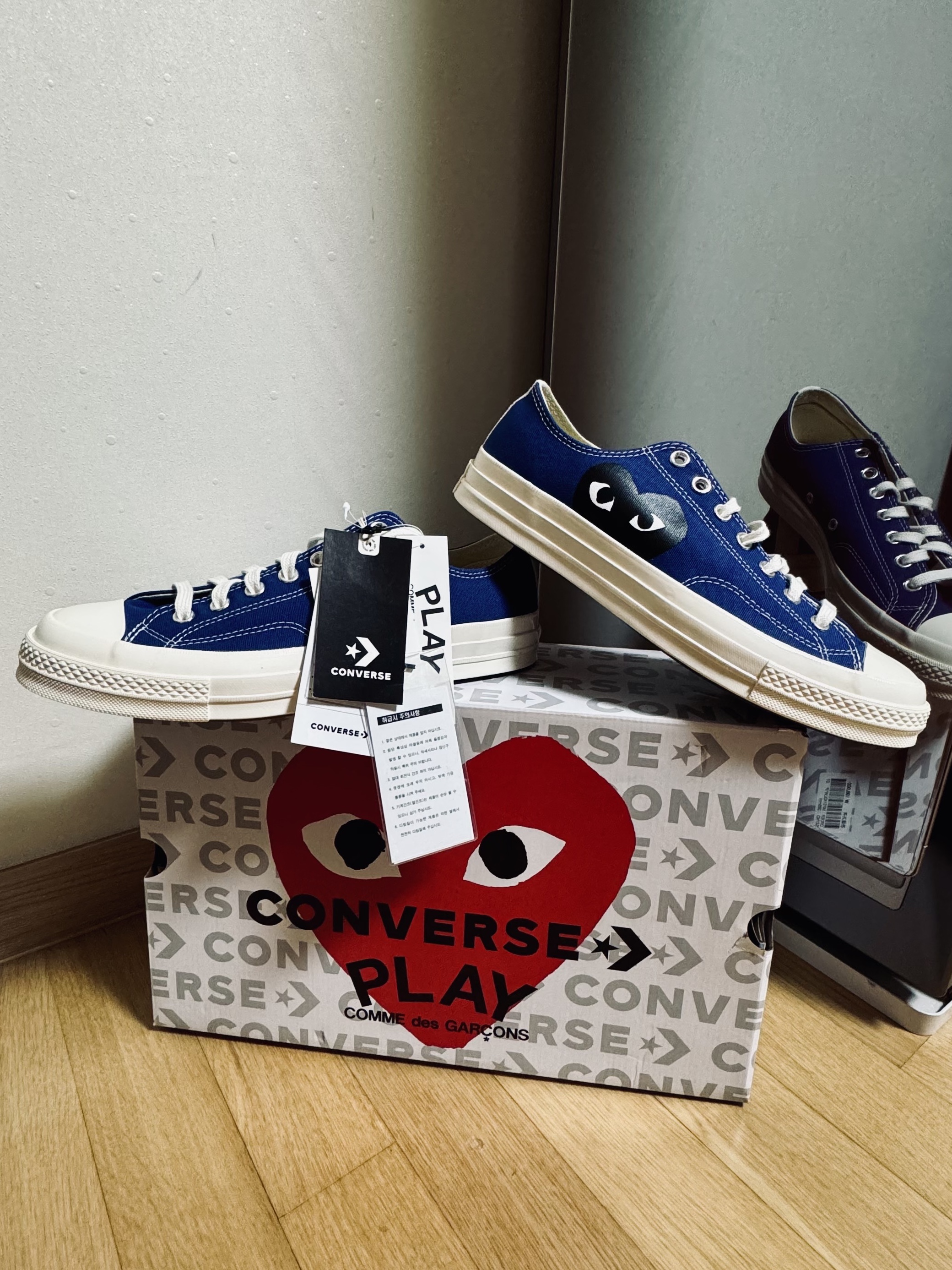 Converse x Play Comme des Garcons Chuck 70 Ox Blue Quartz 착용 스타일