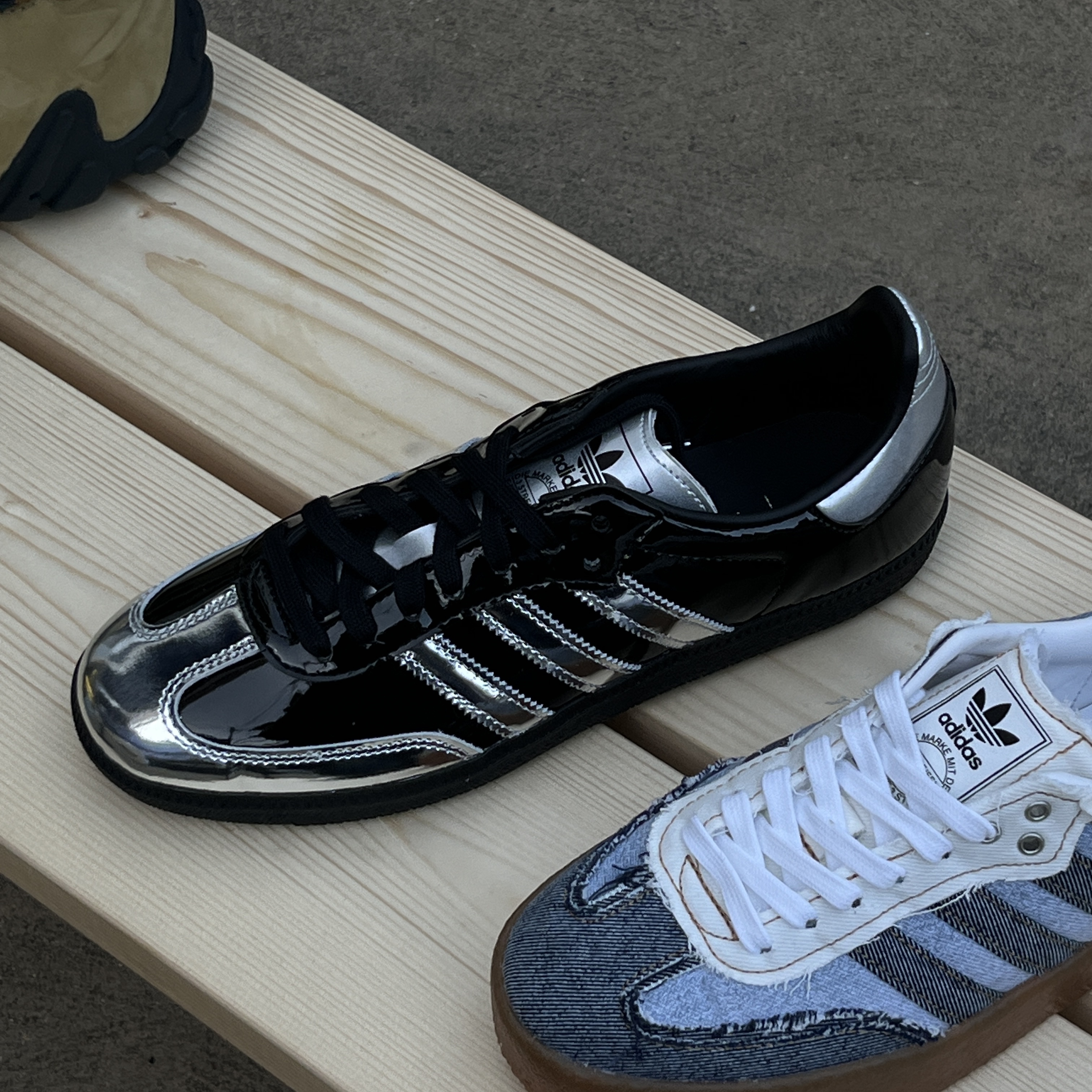 Adidas x Atmos Samba Tuxedo Core Black Silver Metalic 착용 스타일