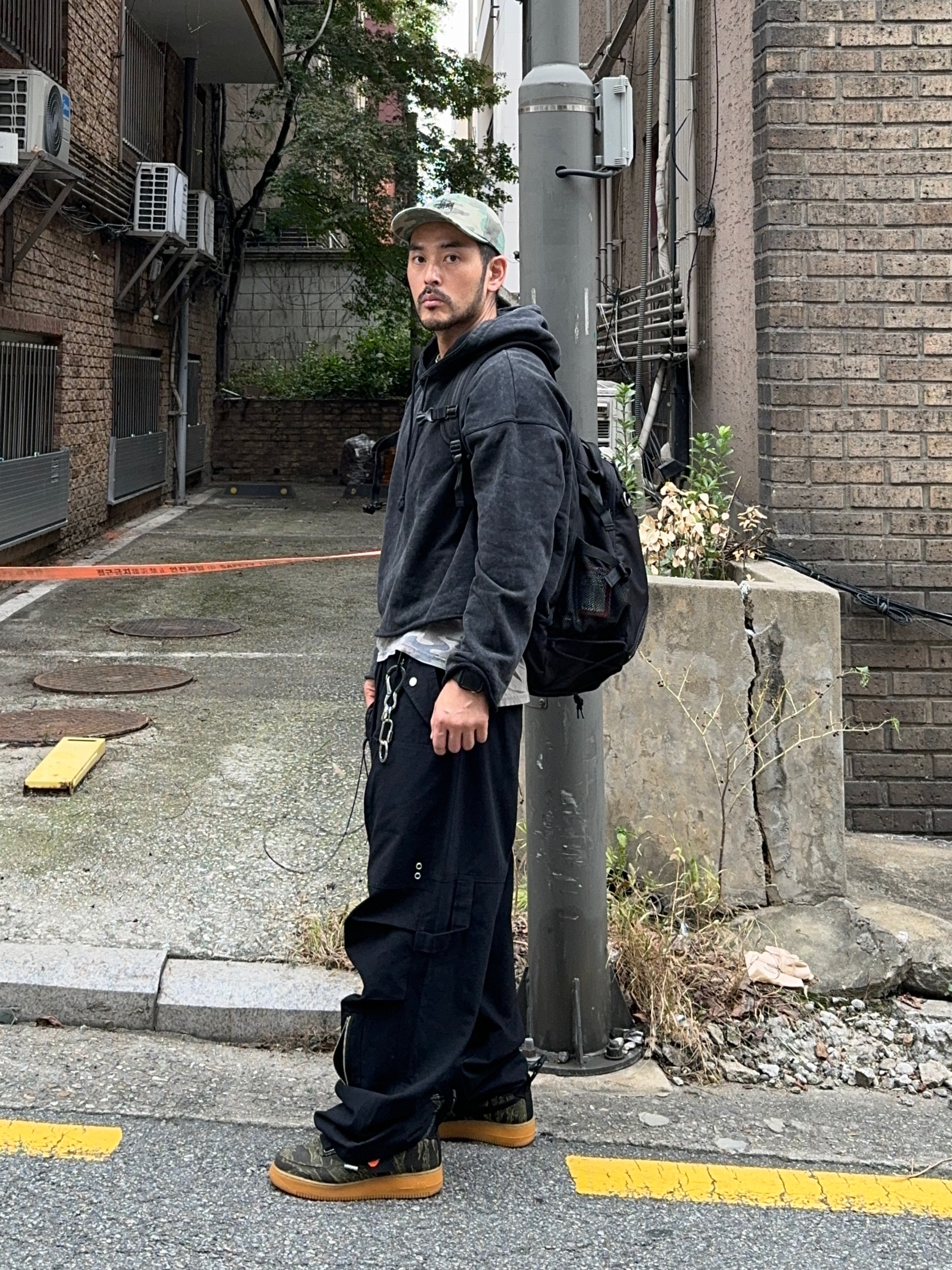 Flavorism Ripstop Parachute Cargo Pants Black, Nike Air Force 1 Low Utility Carhartt WIP Camo 착용 스타일 - 5