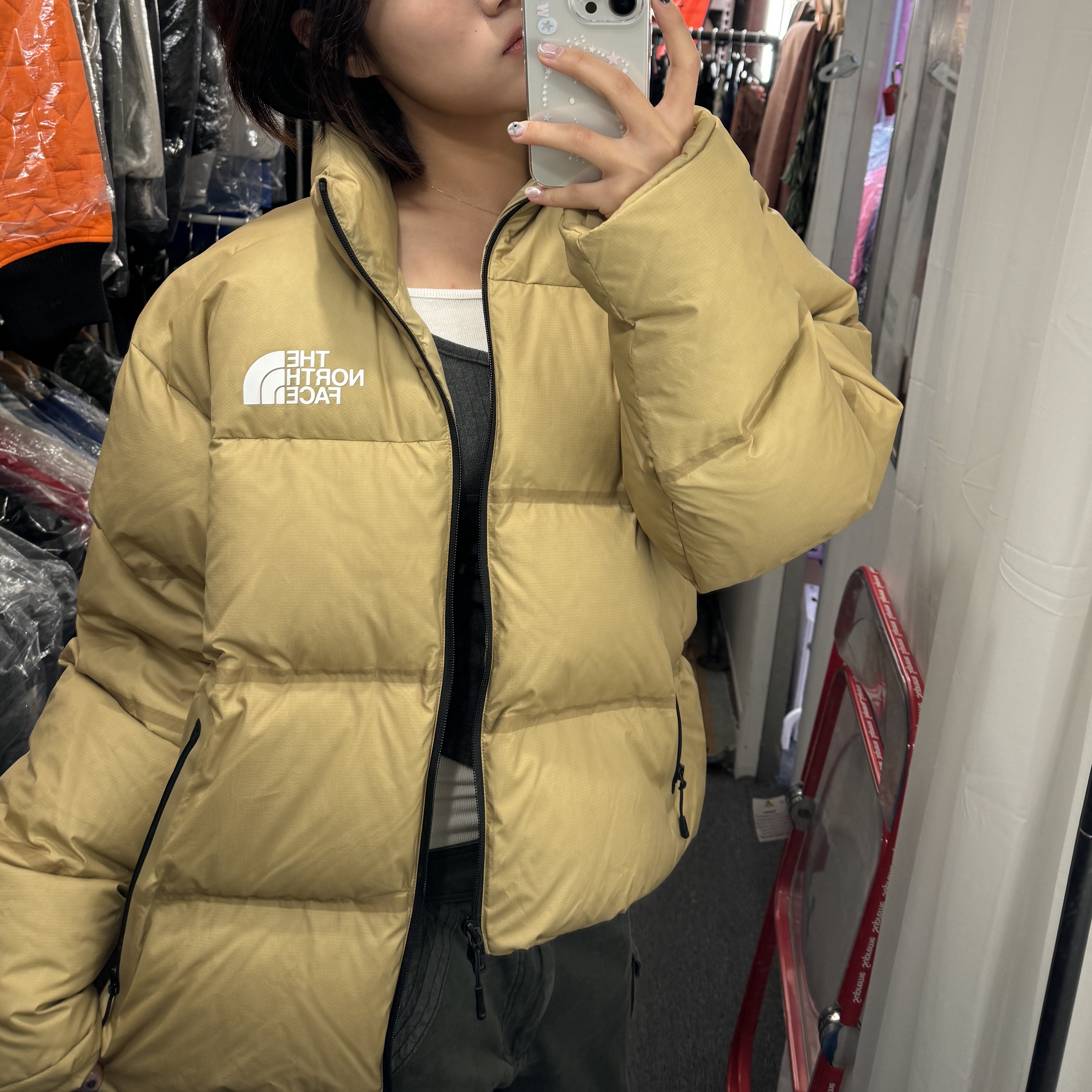 The North Face RMST Nuptse Jacket Khaki Stone, (W) The North Face RMST Nuptse Jacket Black 착용 스타일 - 1