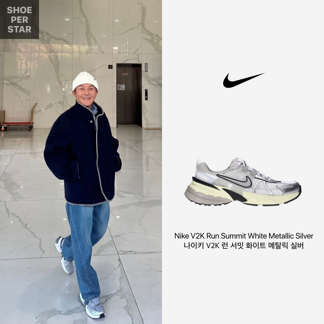 Nike V2K Run Summit White Metallic Silver 착용 스타일 - 1
