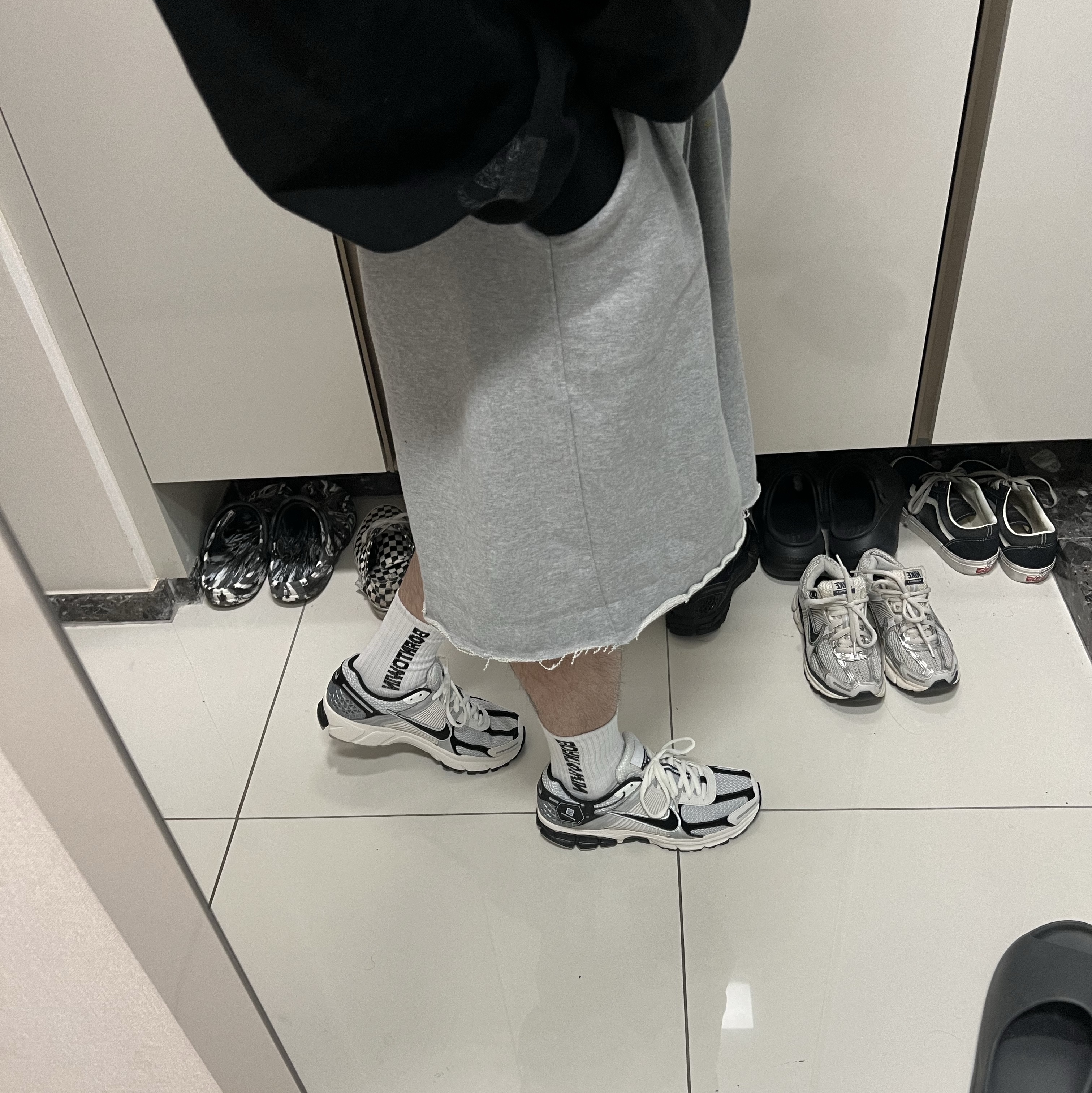 (W) Nike Zoom Vomero 5 Photon Dust Phantom 착용 스타일