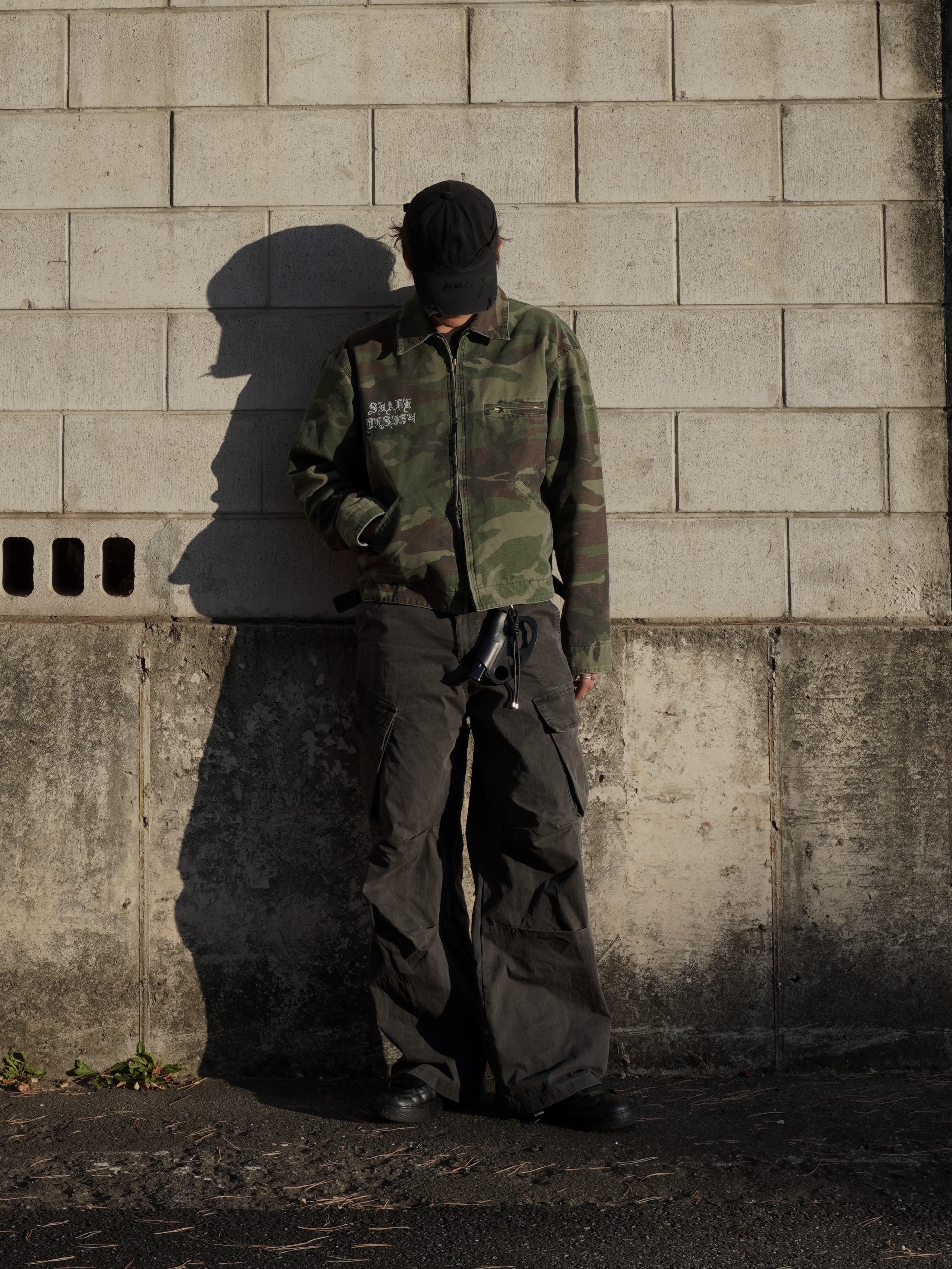 Suade Washed Work Jacket Camo, Nike x Comme des Garcons Homme Plus Air Force Mid Black 착용 스타일 - 1