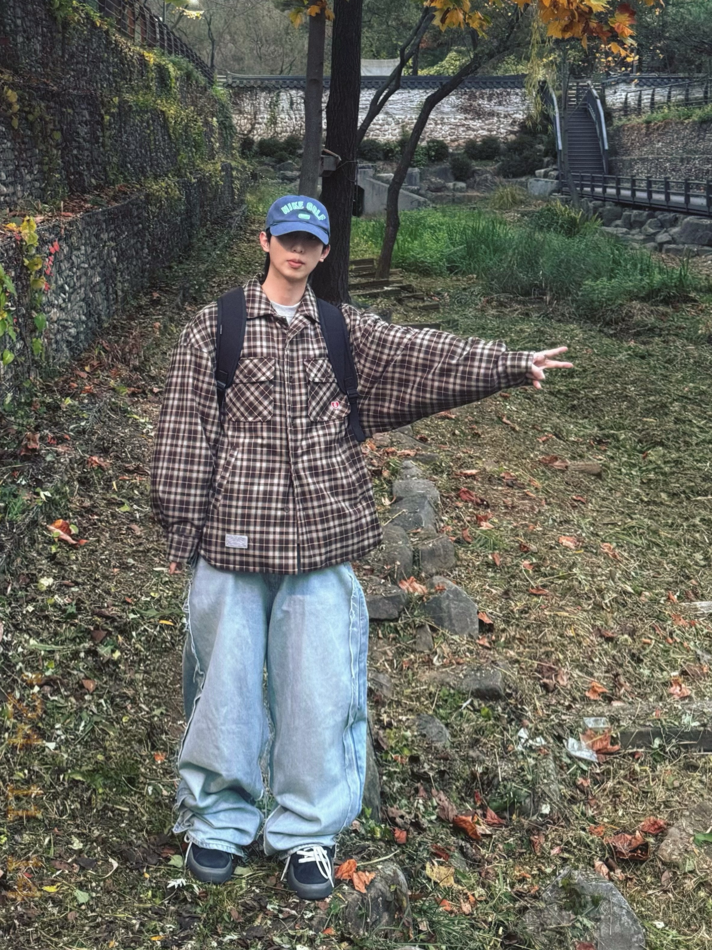 Project G/R Upcyling Denim Pants Blue, ERL Vamp Skate Shoe Pirate Black 착용 스타일 - 1