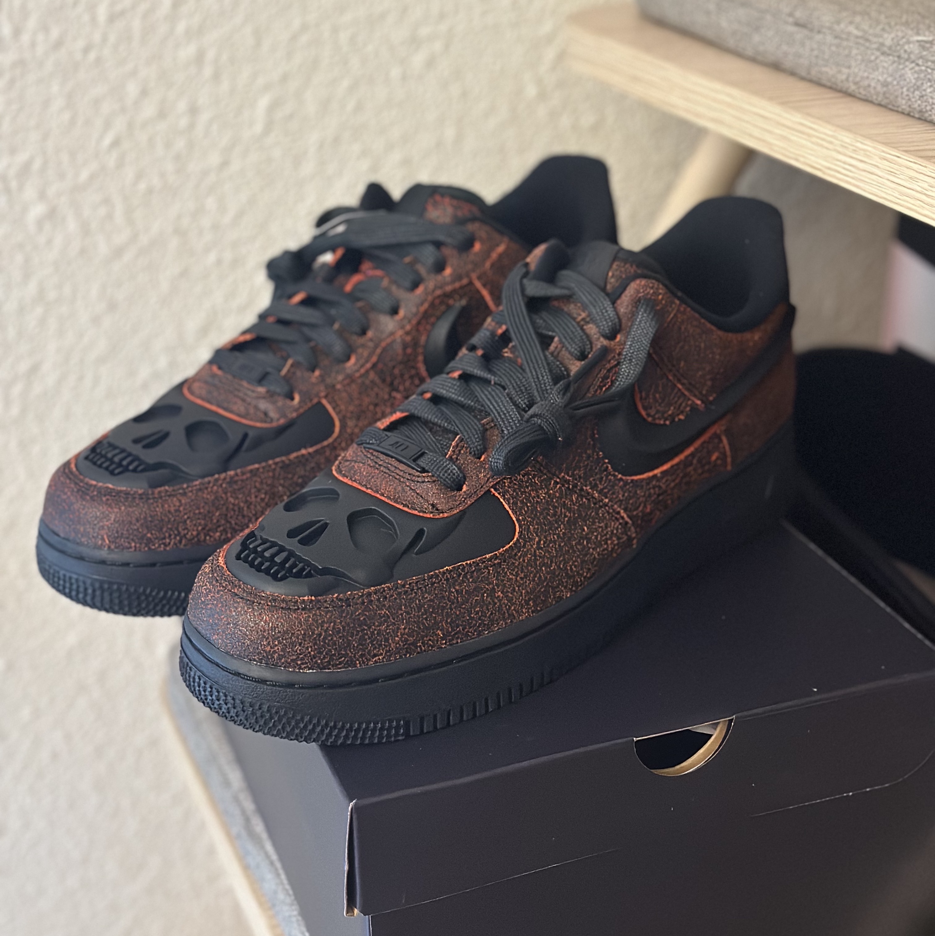 Nike Air Force 1 Retro QS Halloween 착용 스타일