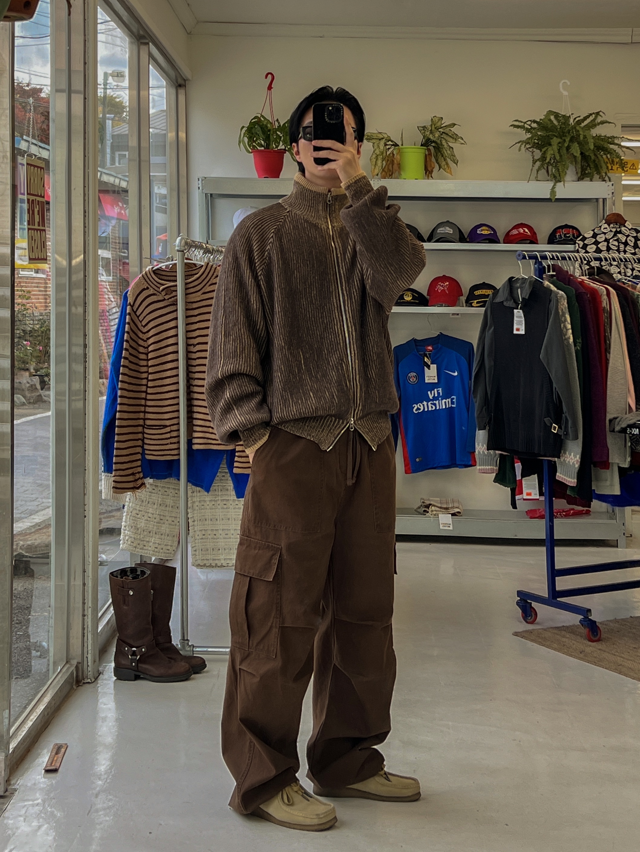 Clarks Wallabee Maple Suede 착용 스타일 - 1