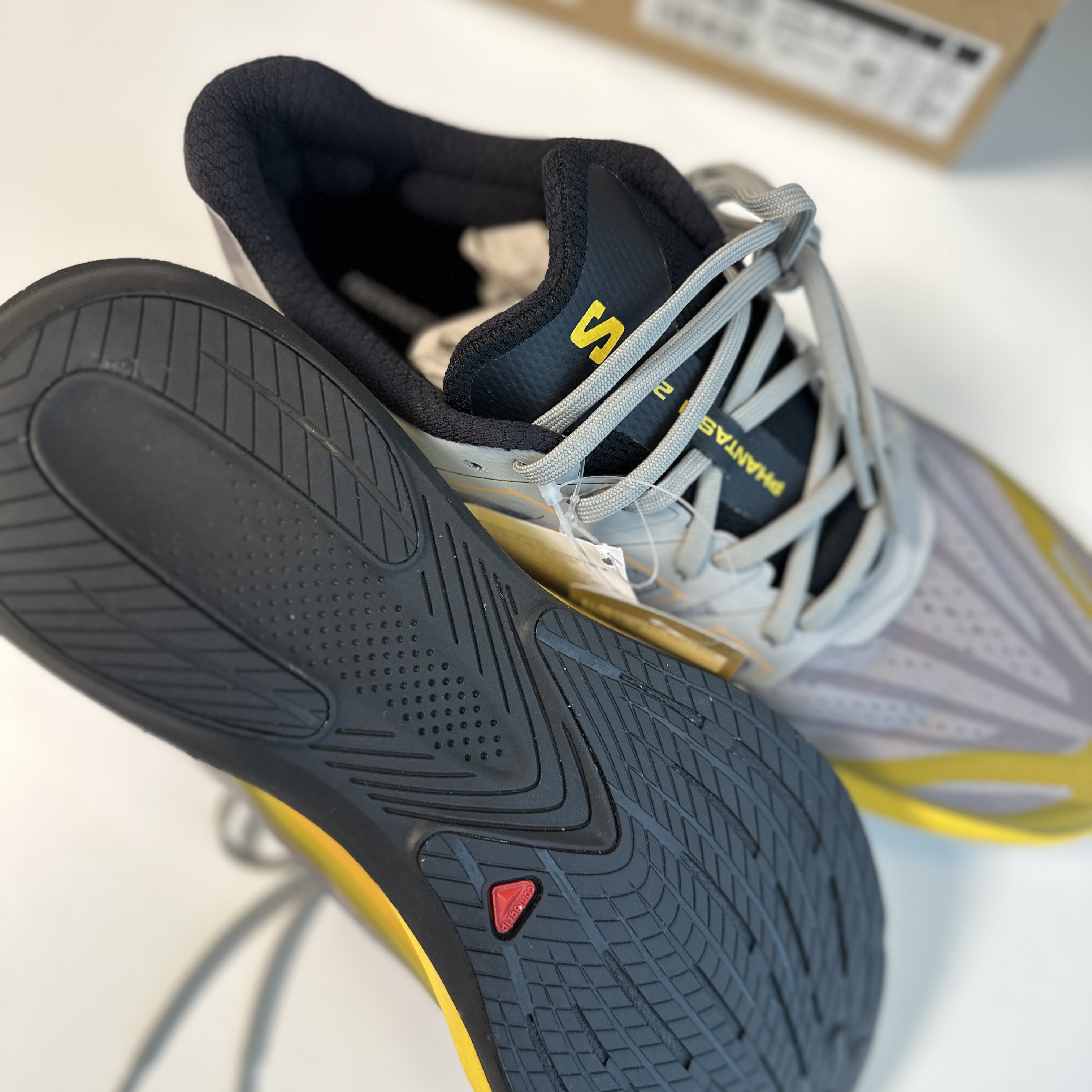 Salomon Phantasm 2 Ghost Grey Lemon 착용 스타일 - 3