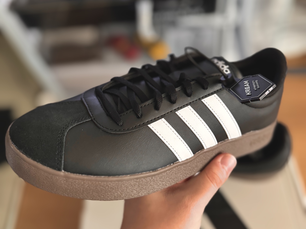 Adidas VL Court Base Core Black Cloud White 착용 스타일 - 2
